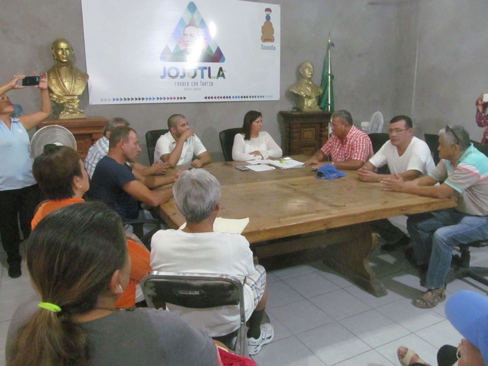 Protestan comerciantes de Jojutla por incremento en pago de refrendos