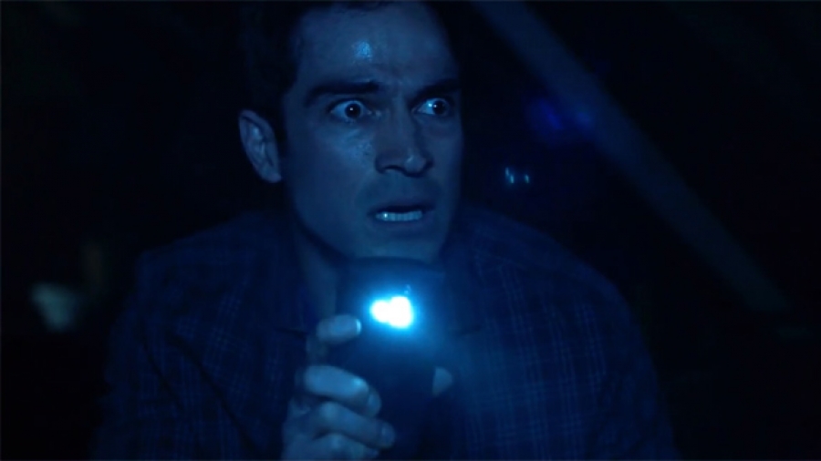 Alfonso Herrera contra el Diablo en el primer tráiler del remake de El Exorcista