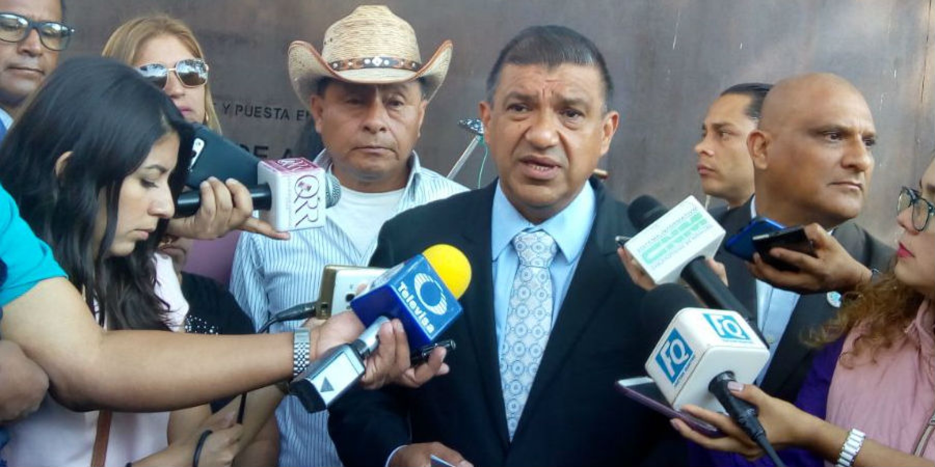 Solicitarán destitución de funcionarios consulares que no apoyaron a familia de joven abatido por policías de Charlotte