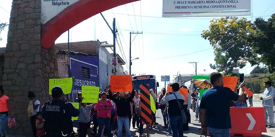 Se manifiestan comerciantes en Puente de Ixtla
