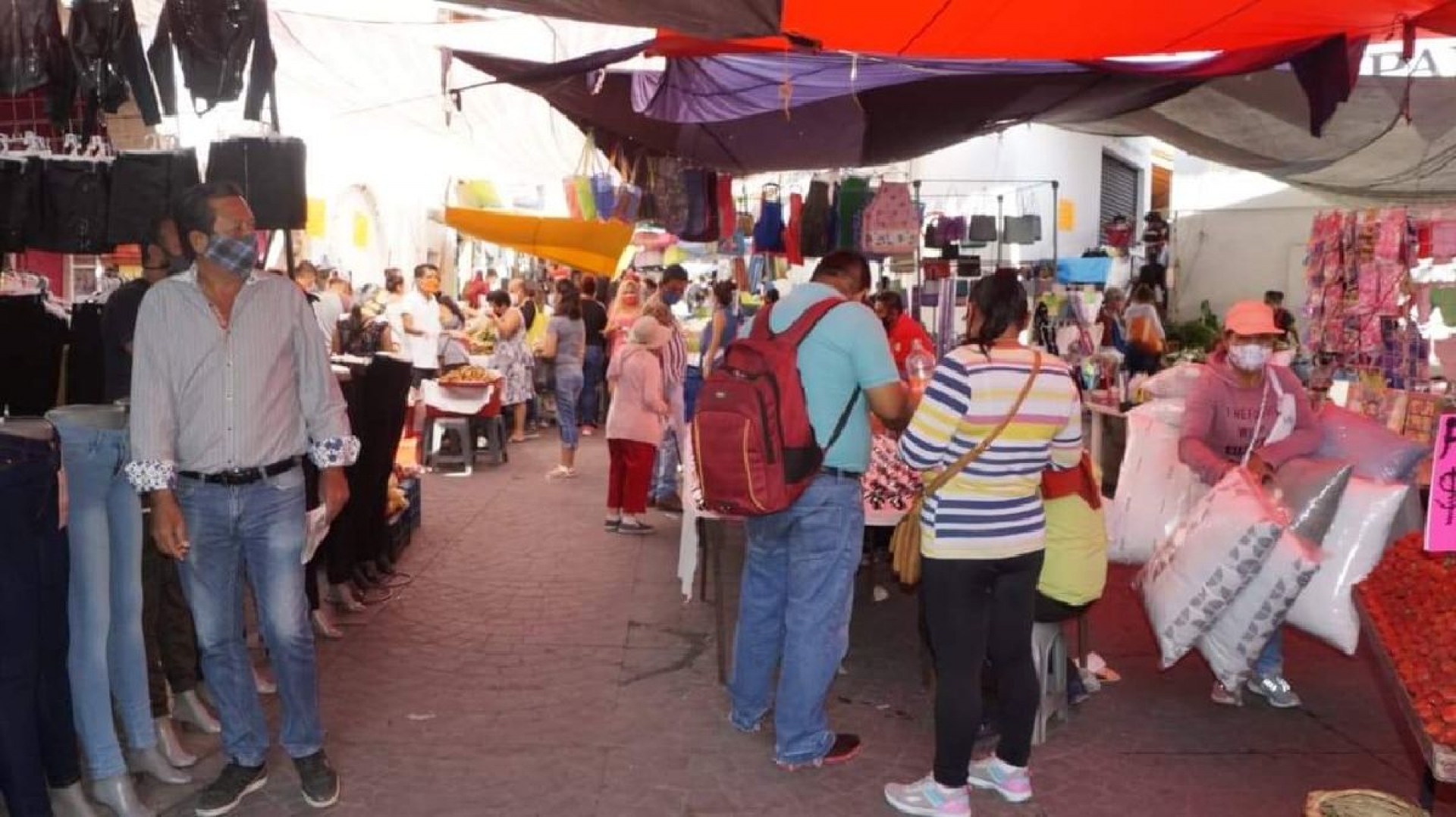 Reducen horario del tianguis de los martes en Tetecala