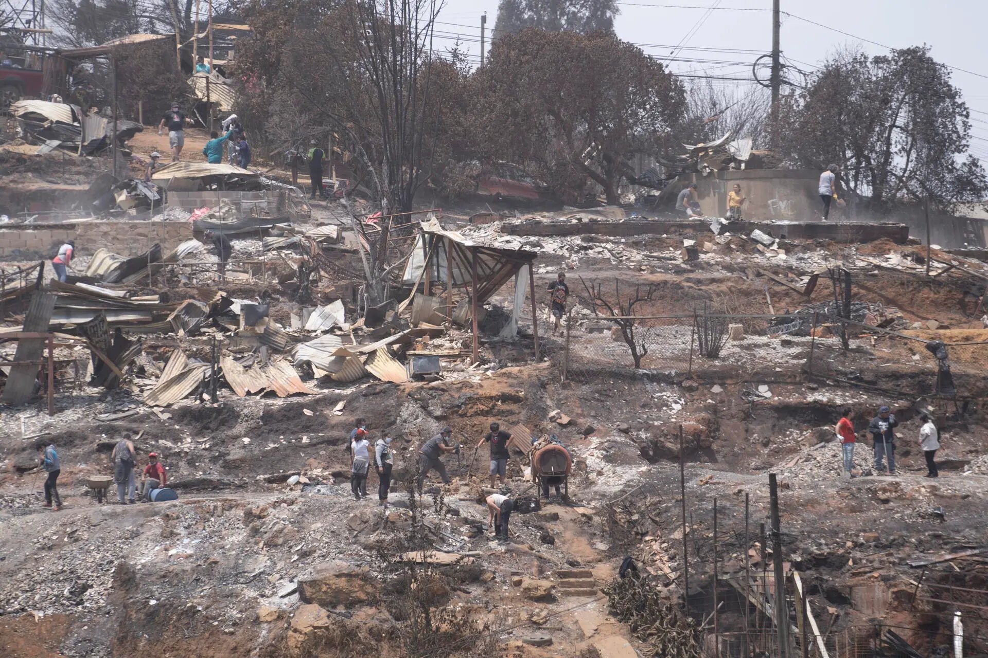 Sube a 131 el número de fallecidos por incendios en Chile