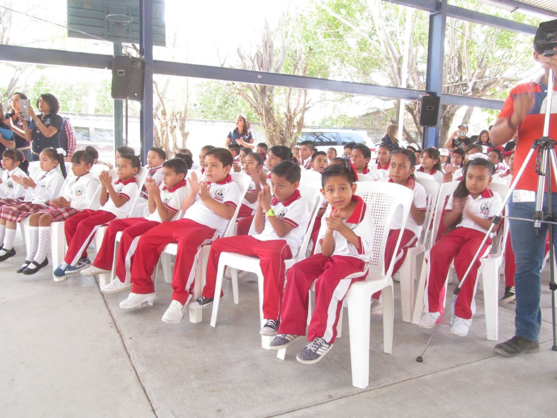 Tema de uniformes escolares no está finiquitado