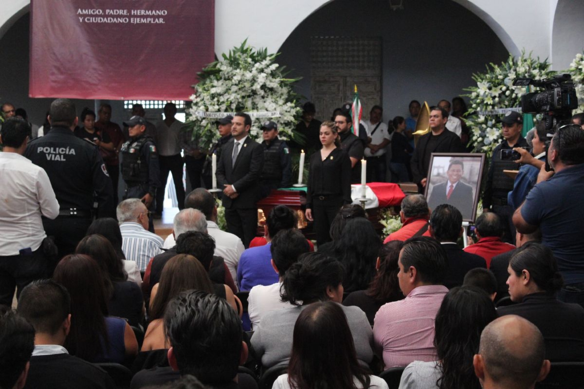 Homenajean al jefe policiaco asesinado el jueves