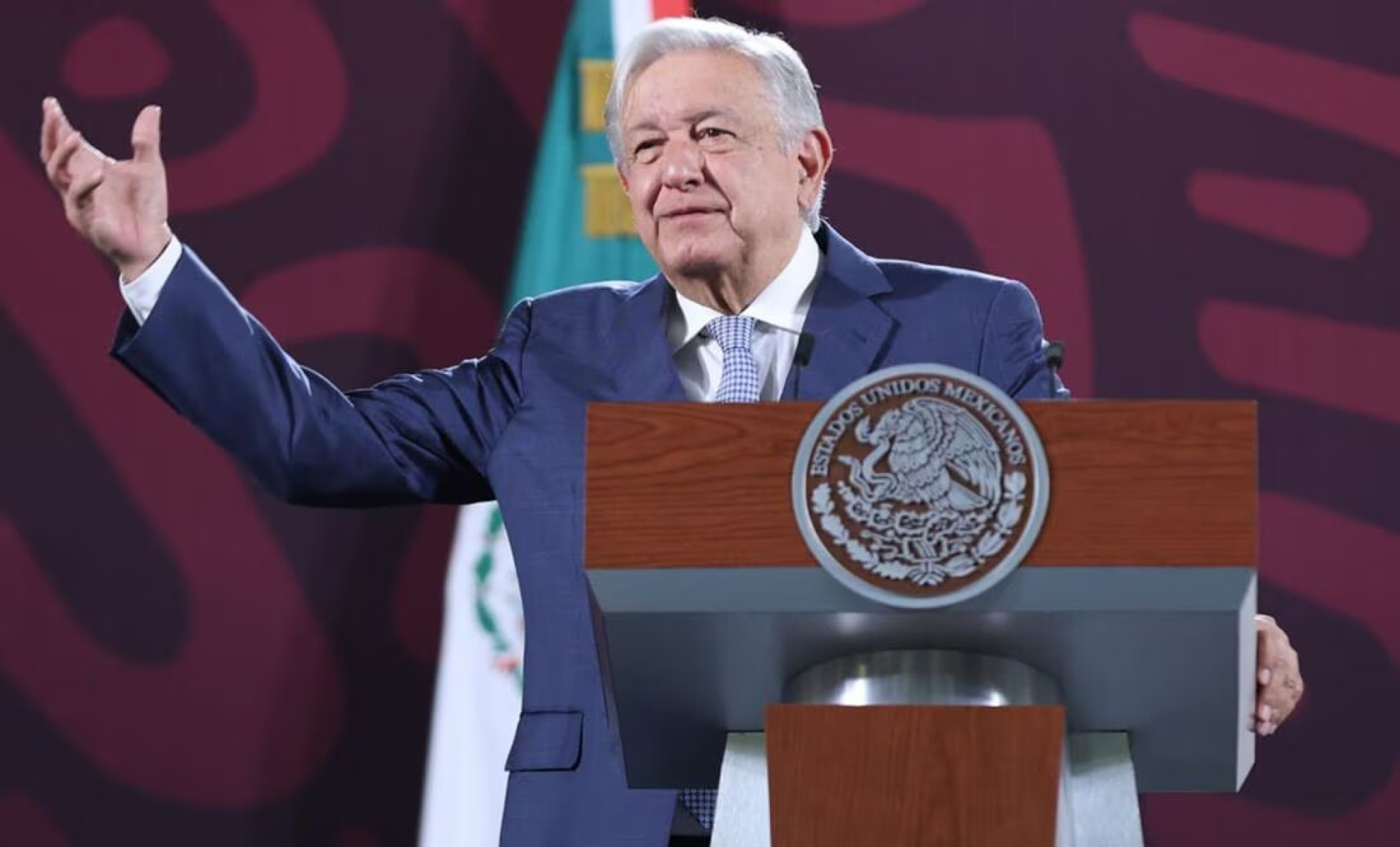 López Obrador defiende a presidenta del INE: 'ha actuado bien'