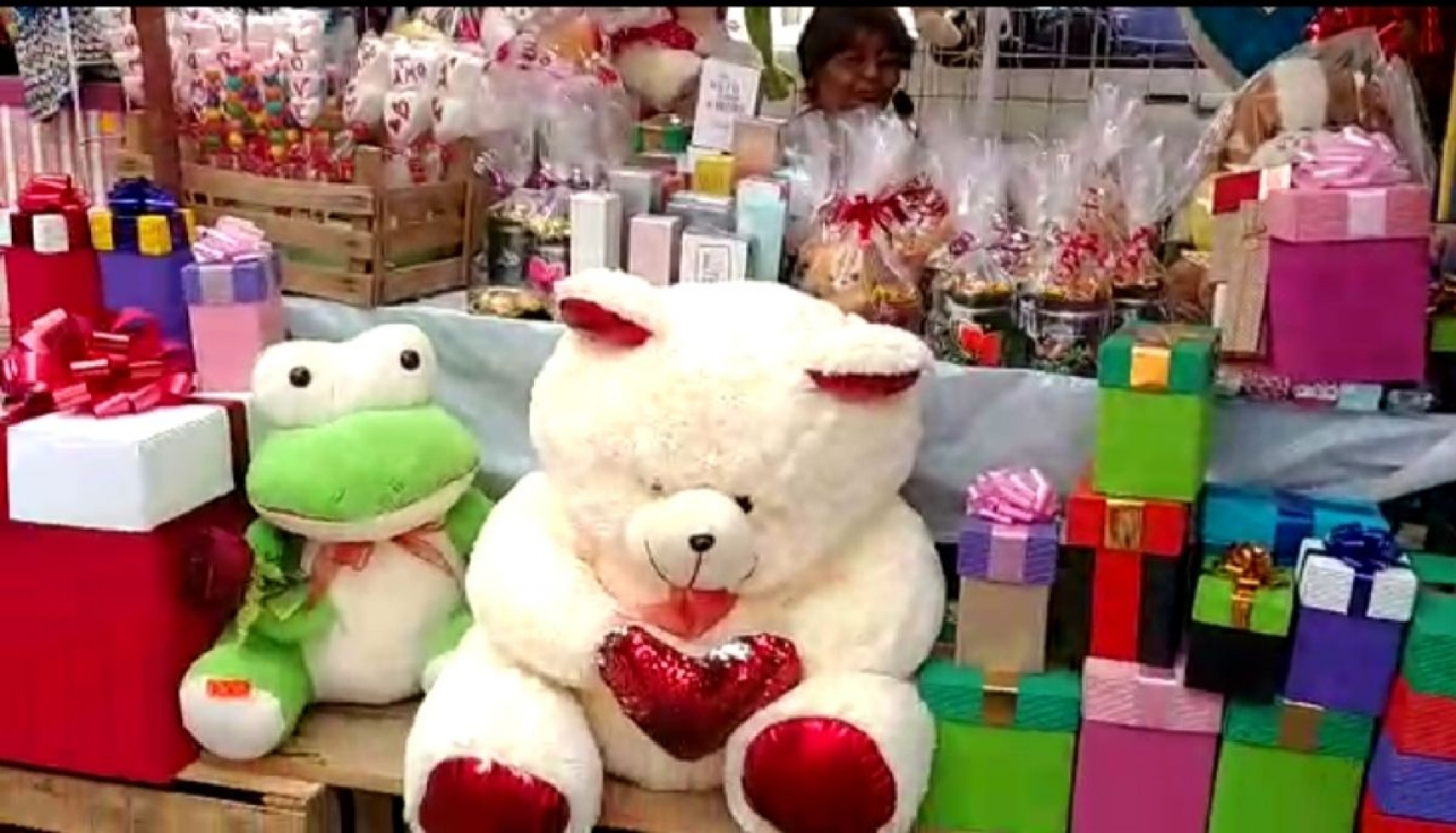 Reportan descenso en venta de globos de helio