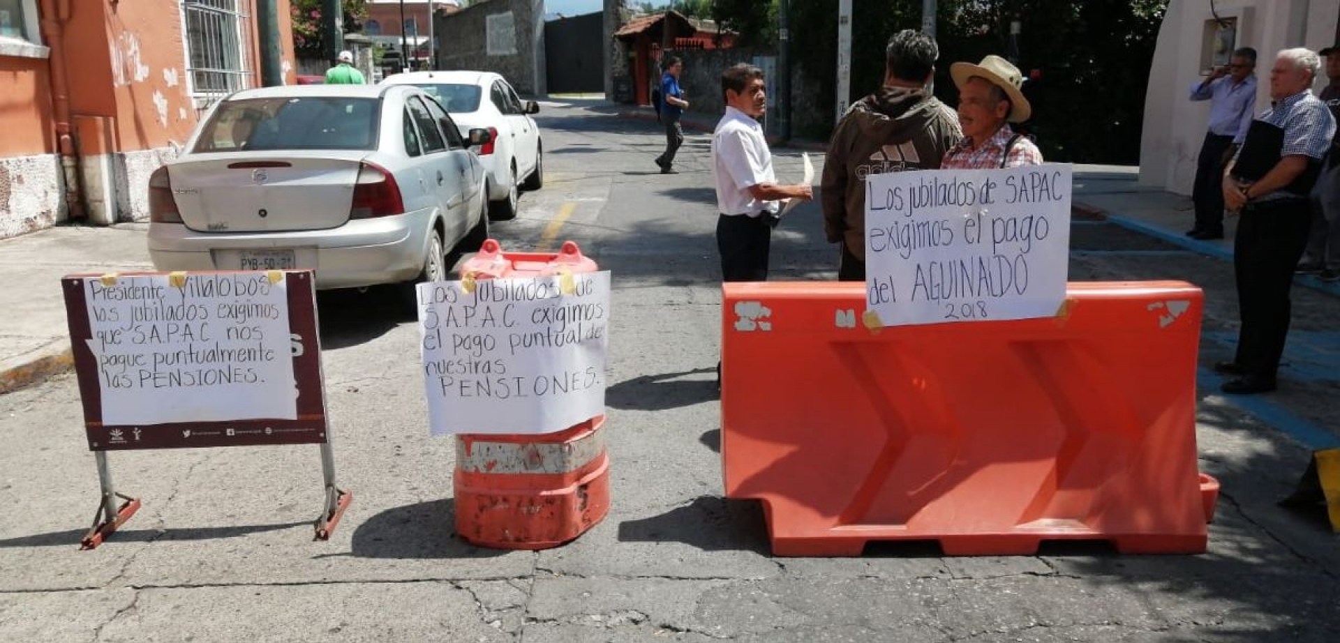 Jubilados del SAPAC vuelven a bloquear calles