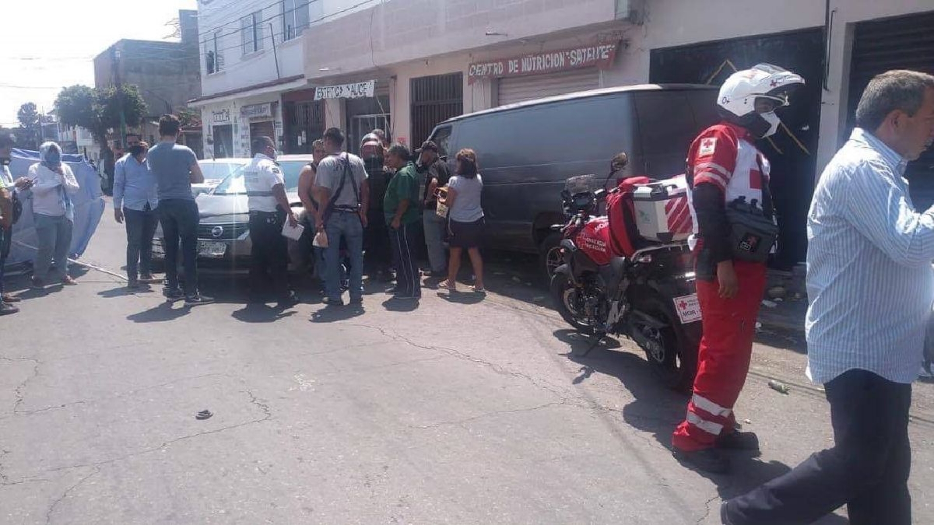 Chocó al confundir el acelerador con el freno