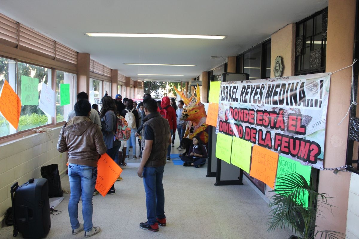 Protesta FUCE en oficinas de la FEUM