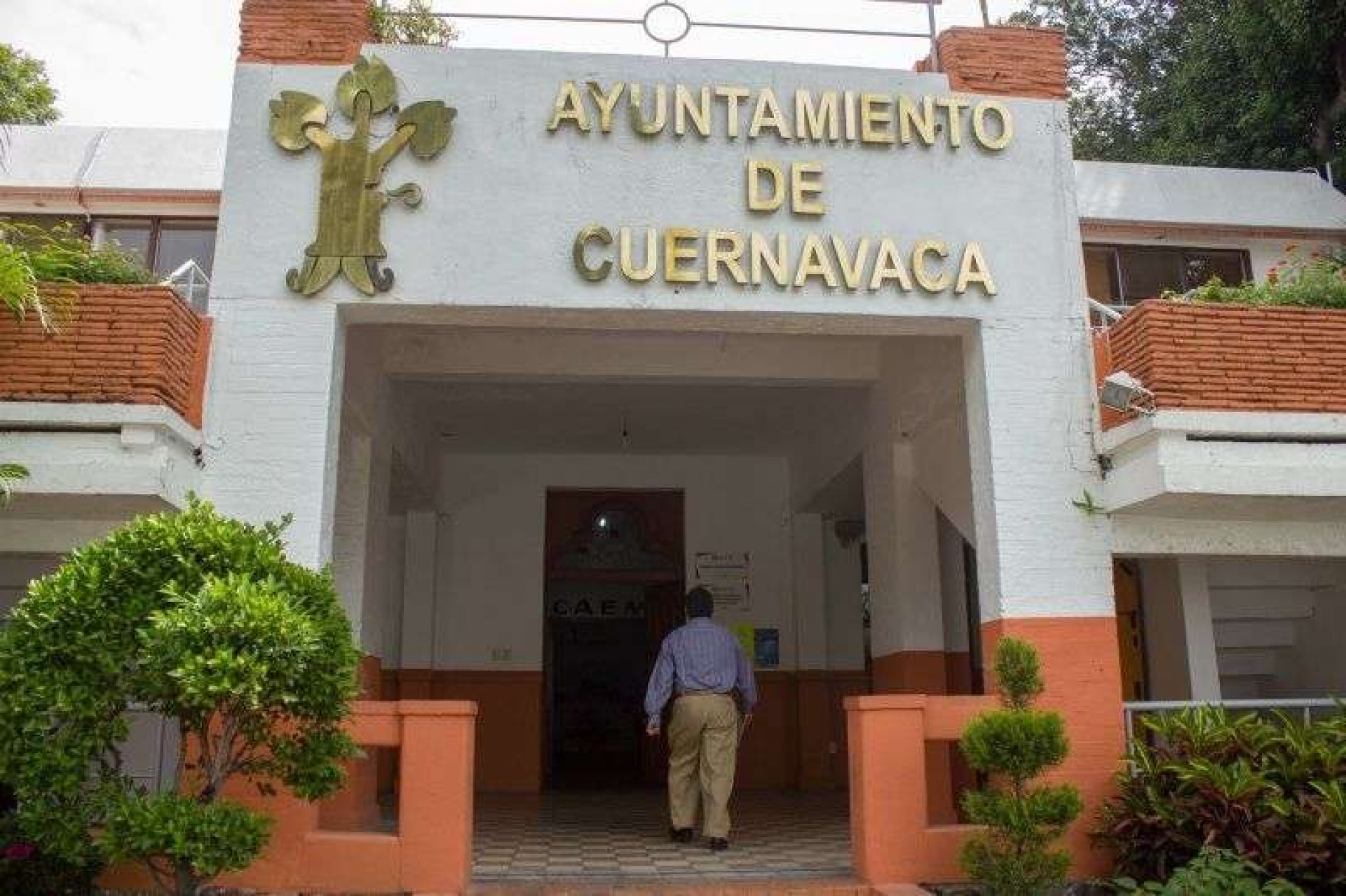 Se usarán bienes del ayuntamiento para liquidar deudas: alcalde