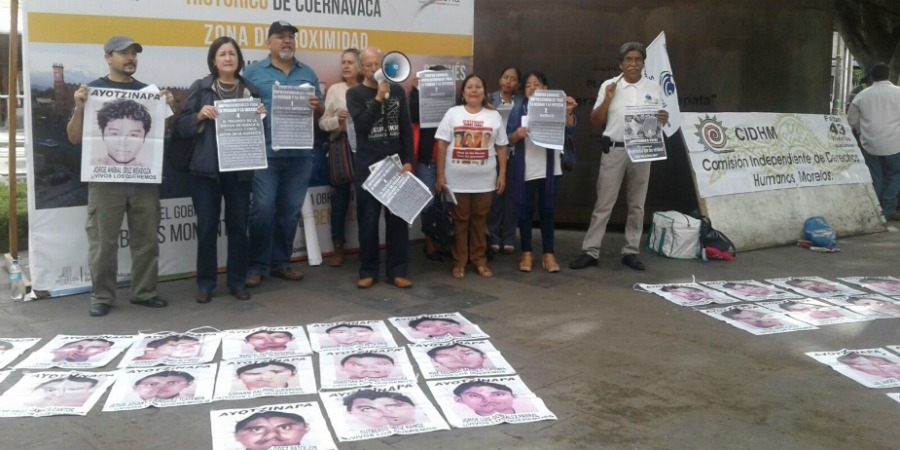 A mil días de la desaparición de los 43 de Ayotzinapa, exigen justicia