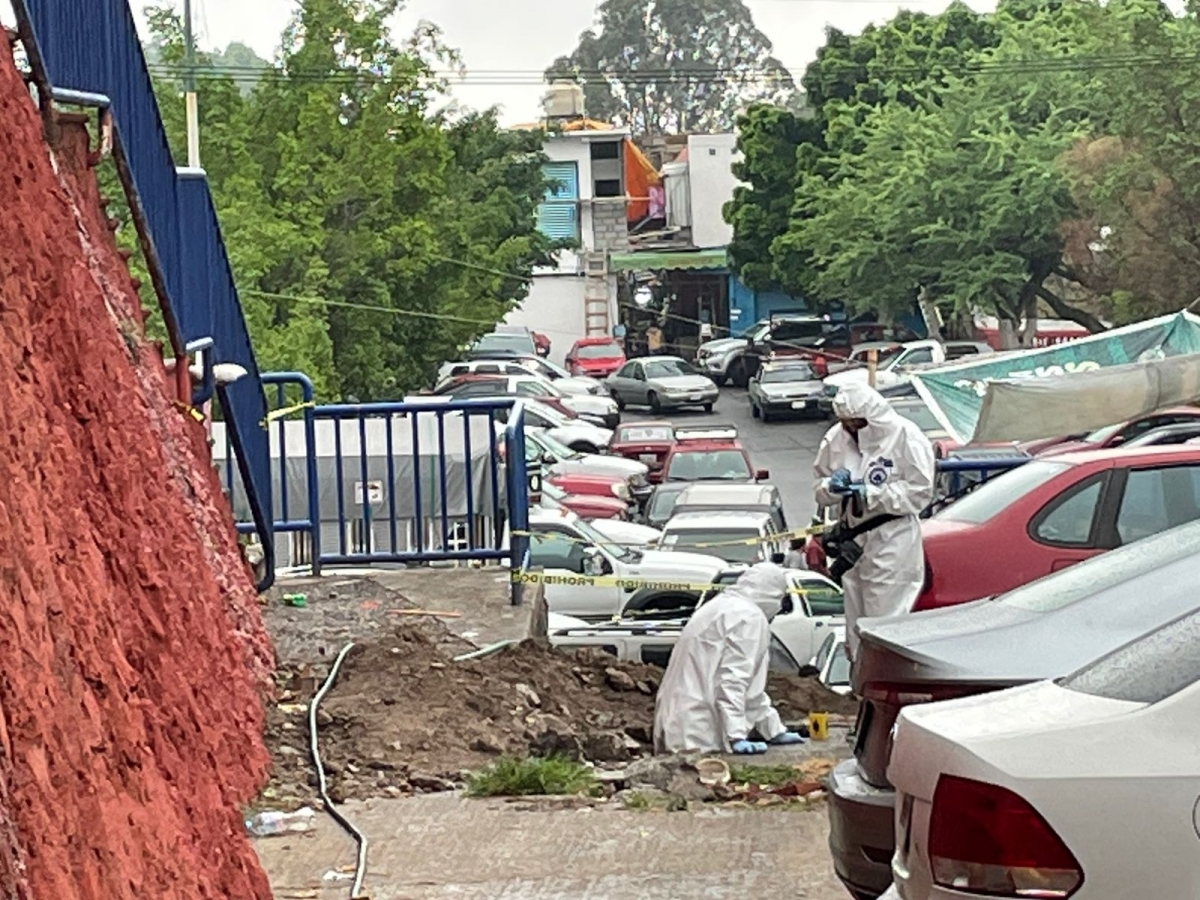 Hallan un cadáver en área de estacionamiento del mercado ALM
