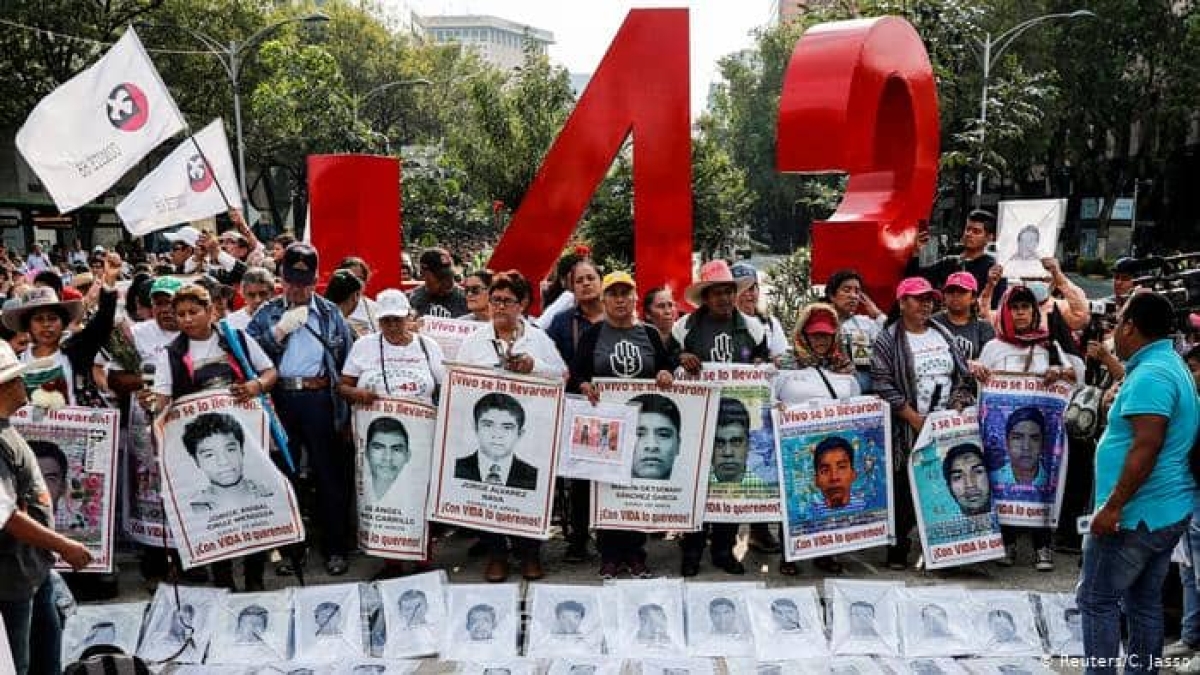 Caso Ayotzinapa: Vinculan a proceso a dos peritos por perder restos óseos