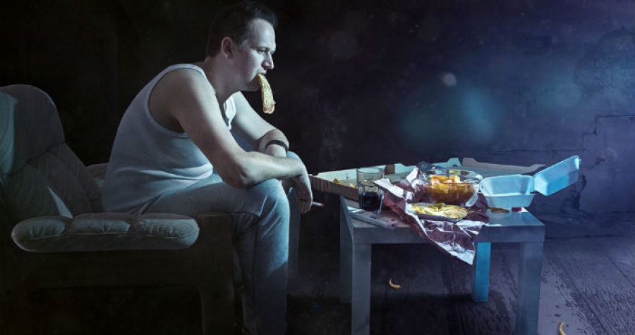Estudio revela que vivir solo es un obstáculo para una alimentación sana