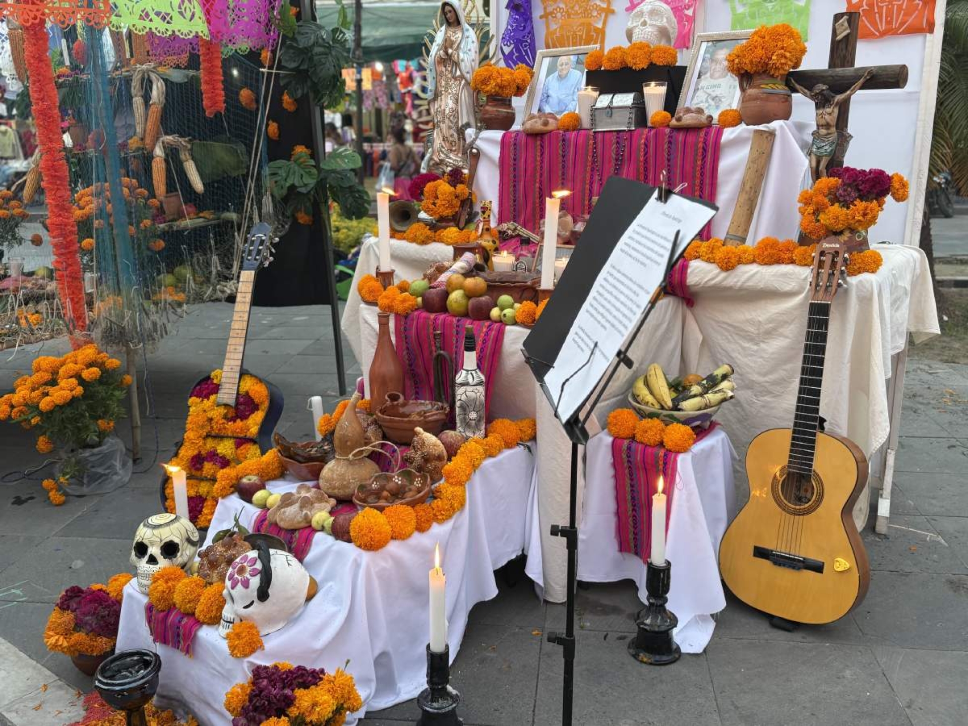 Altares sin fronteras: la nostalgia migrante en el Día de Muertos