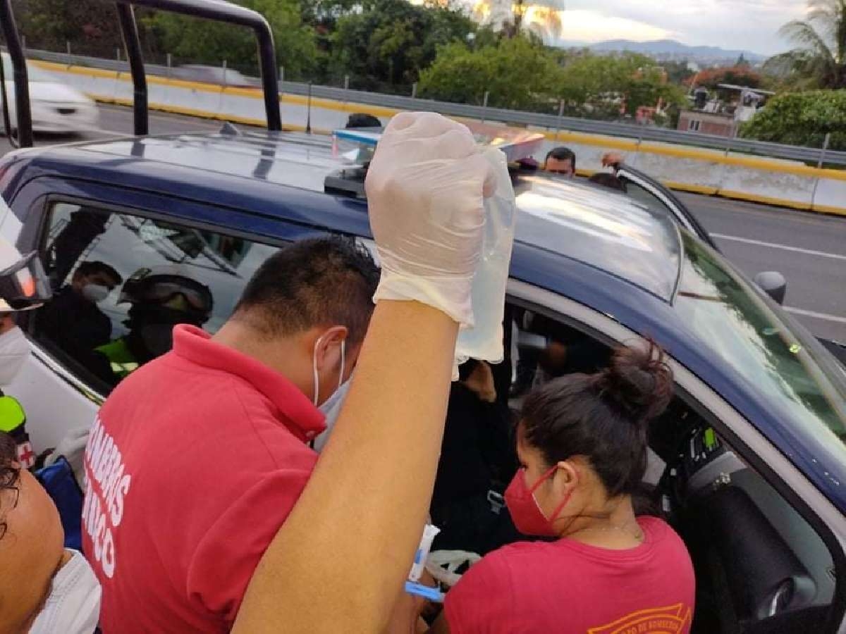 Se dispara policía en un tobillo