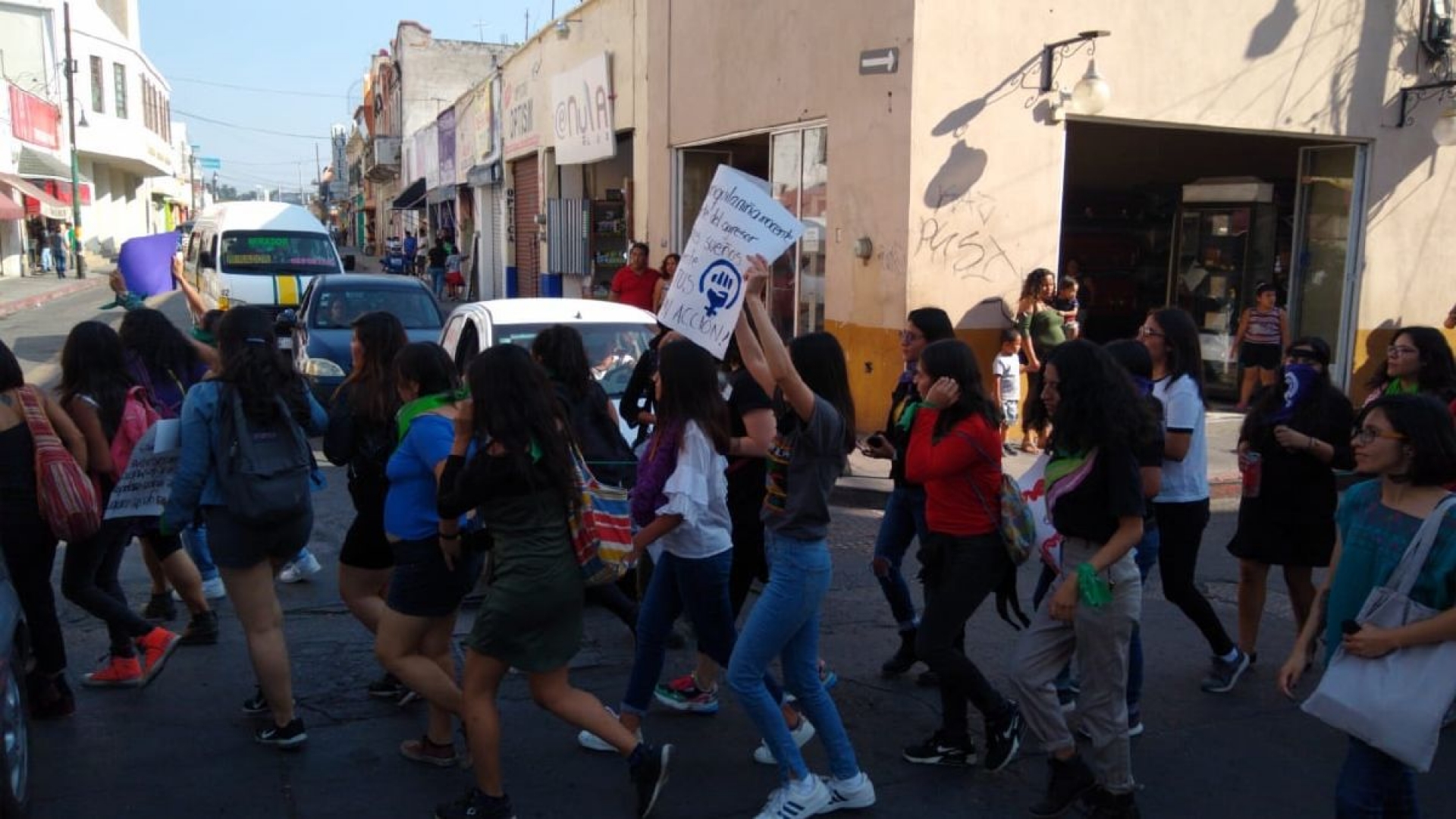 Marchan mujeres en Cuautla contra violencia de género