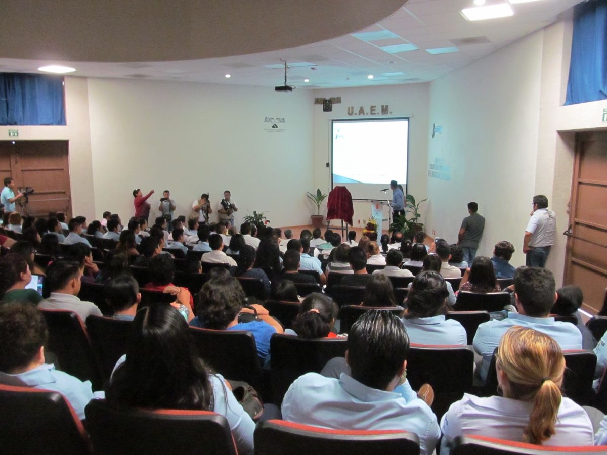 Menos del seis por ciento de los universitarios tienen alguna adicción: rector