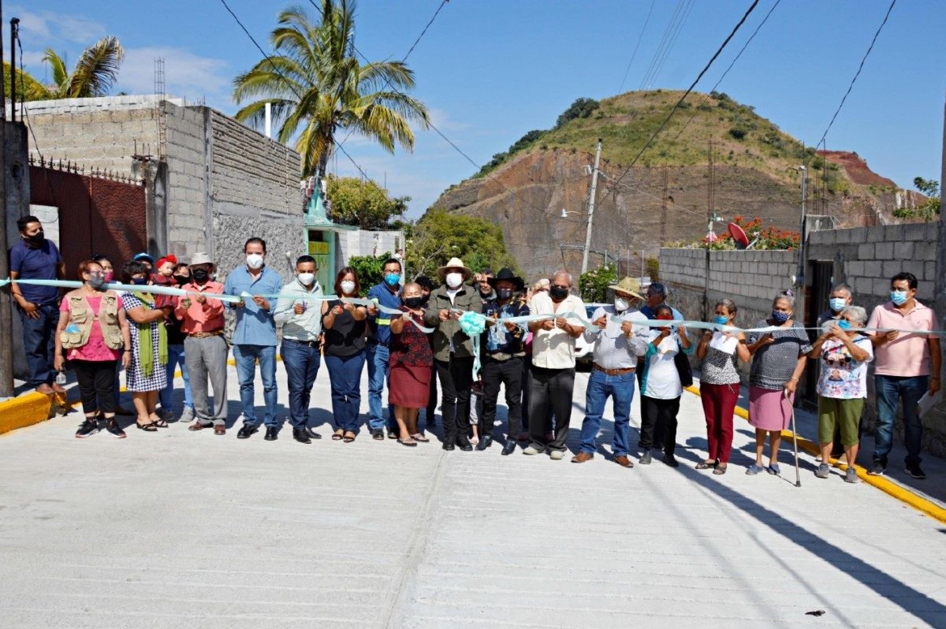 Inauguran pavimentaciones en la colonia Tetillas de Yautepec