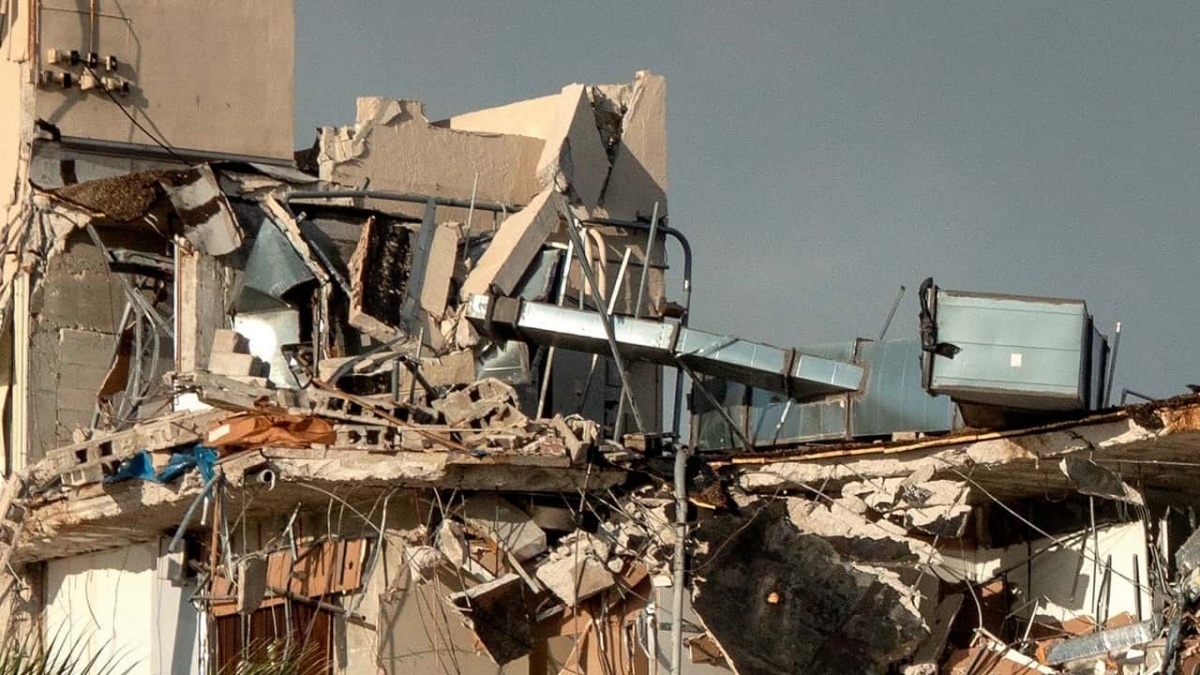 Suman 10 muertos por derrumbe de edificio en Miami; hay 151 desaparecidos