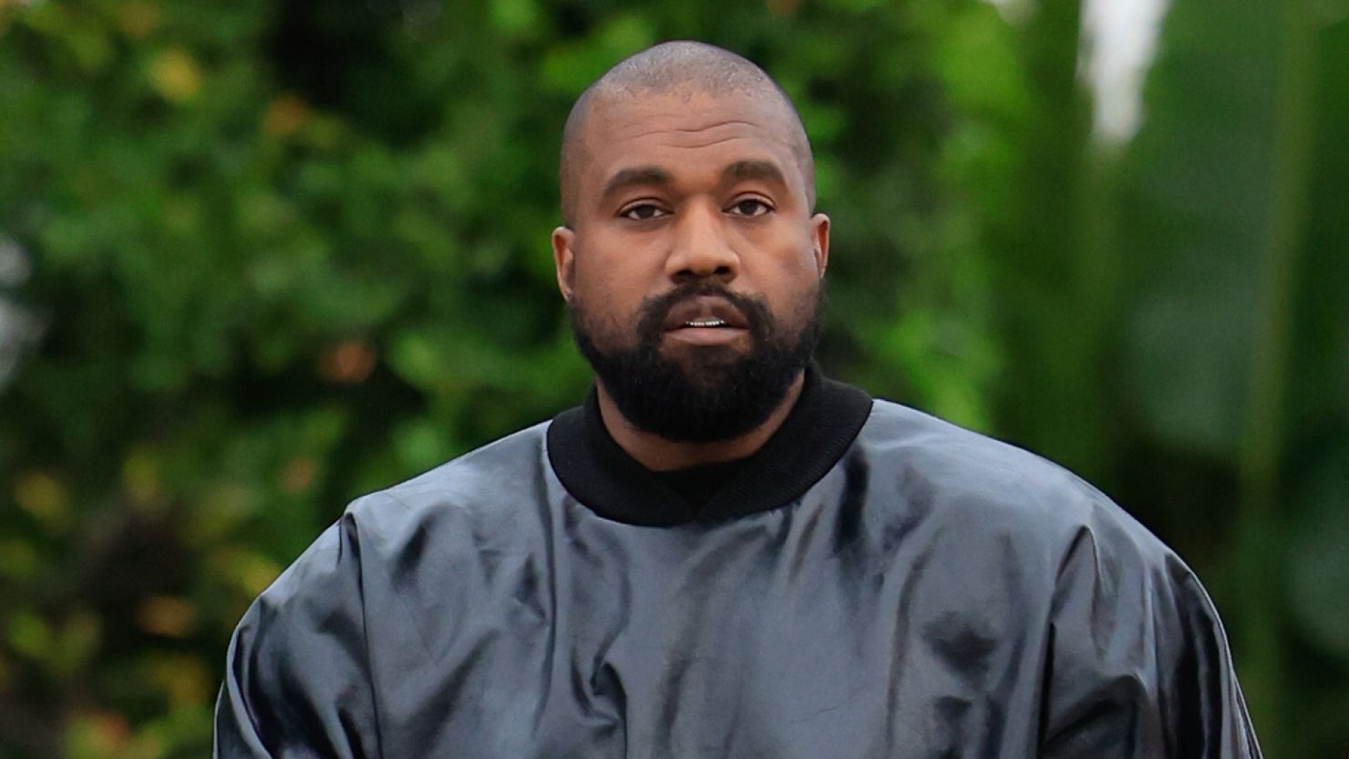 Kanye West borra su cuenta de X tras polémica por comentarios antisemitas y apoyo a Hitler
