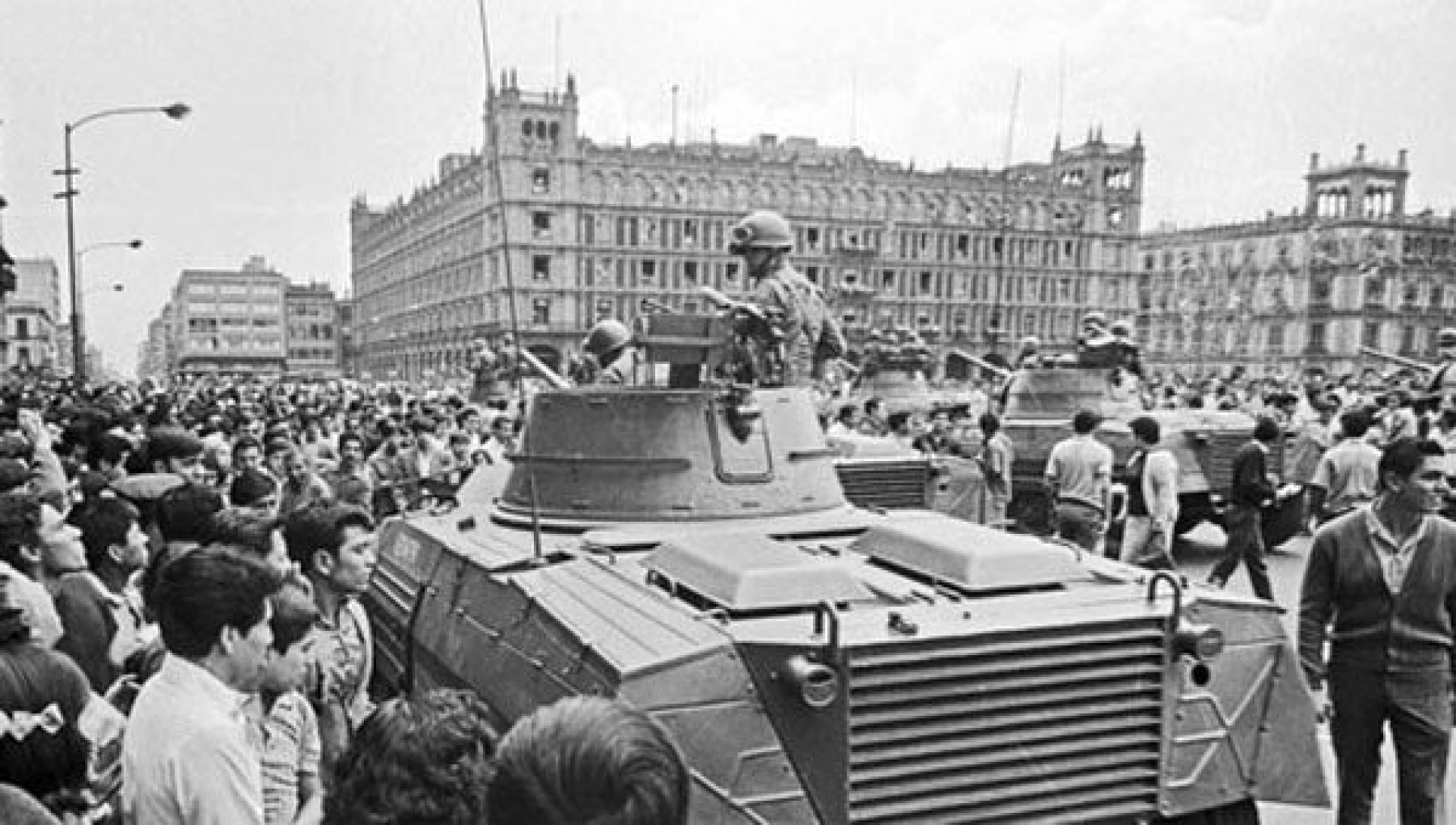 Ordenan a Sedena no destruir los archivos de la 'Guerra sucia'