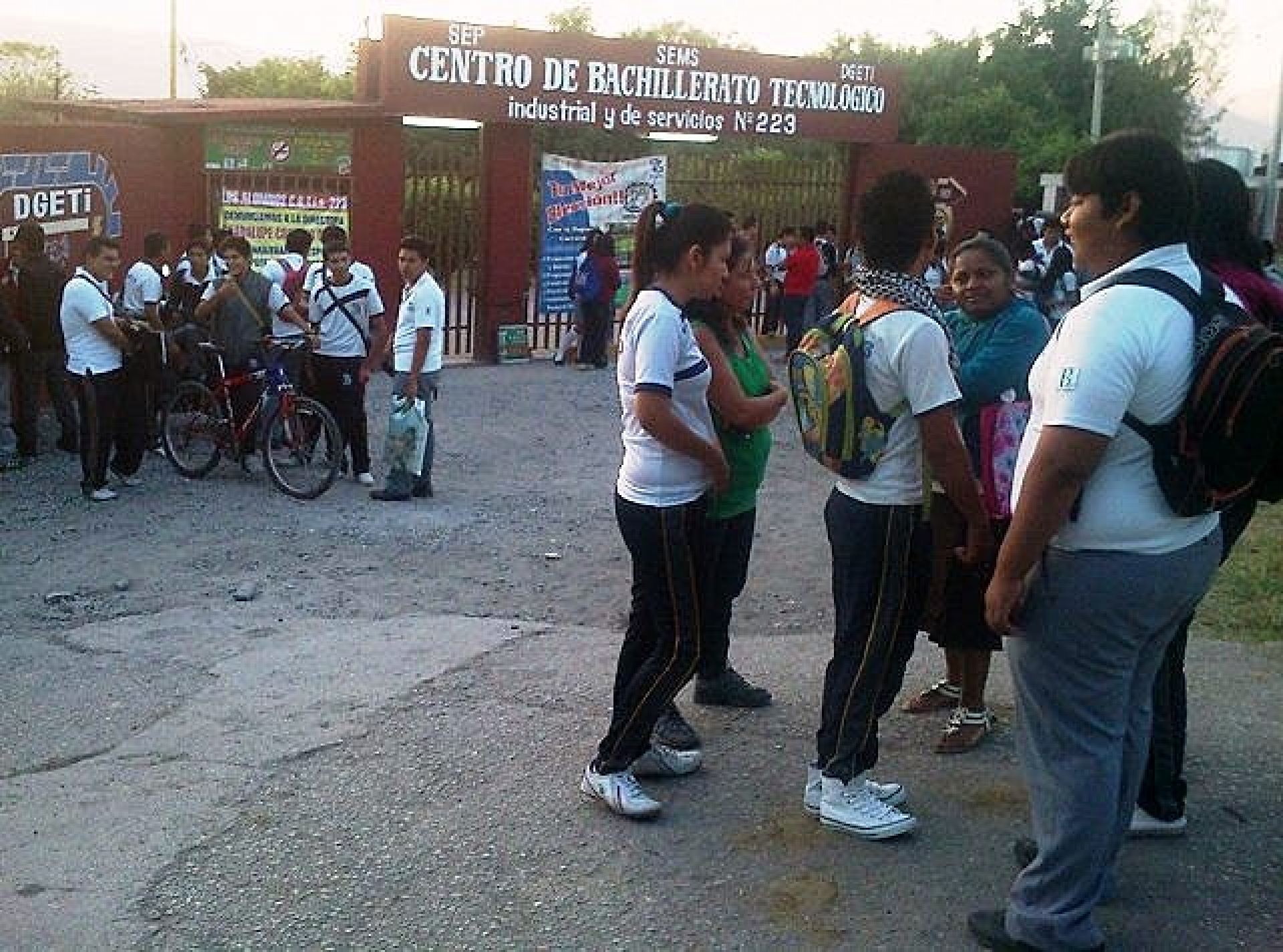 Mantienen plantón en CBTIS 223
