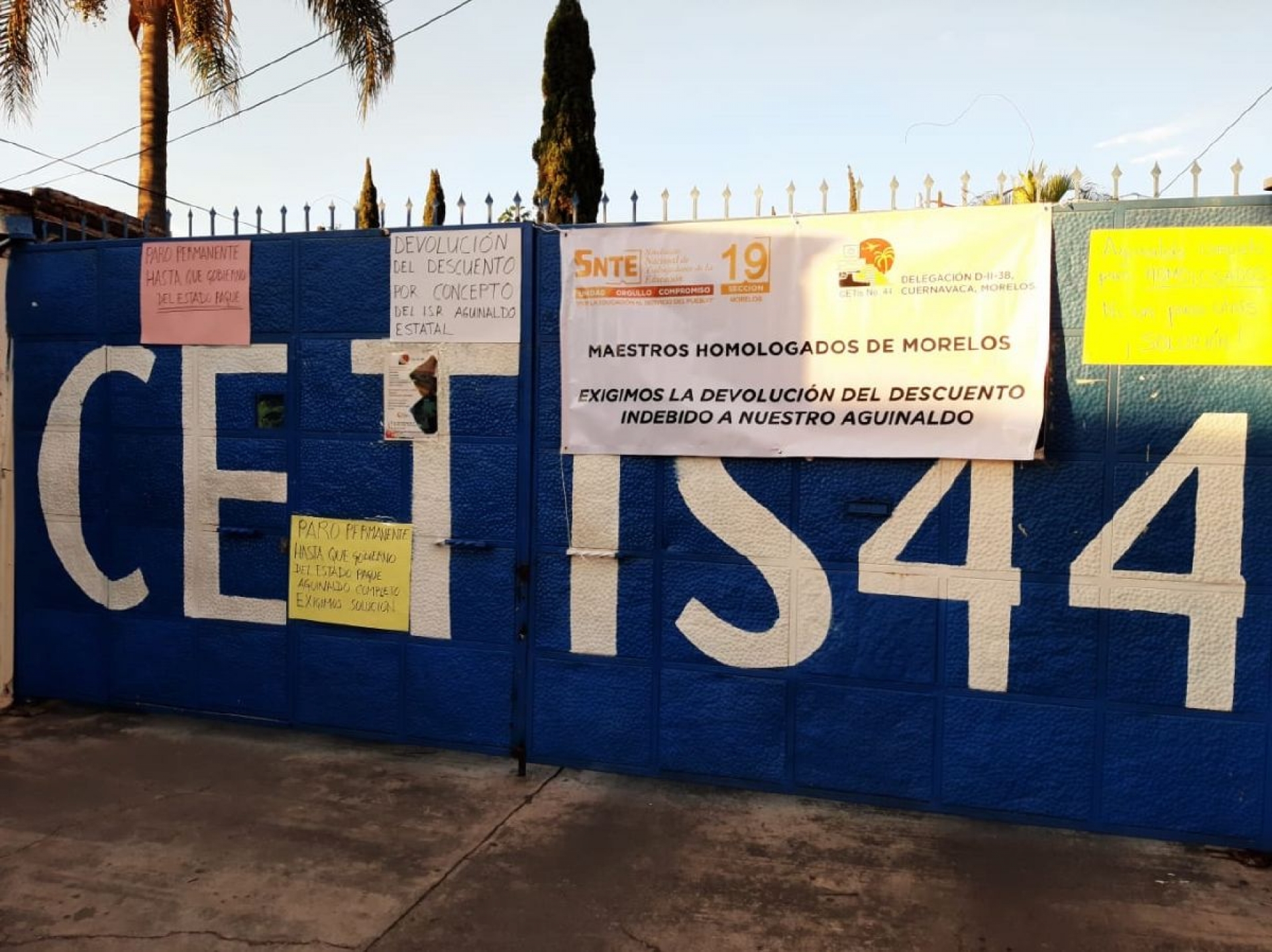 Trabajadores homologados suspenden clases en 32 planteles