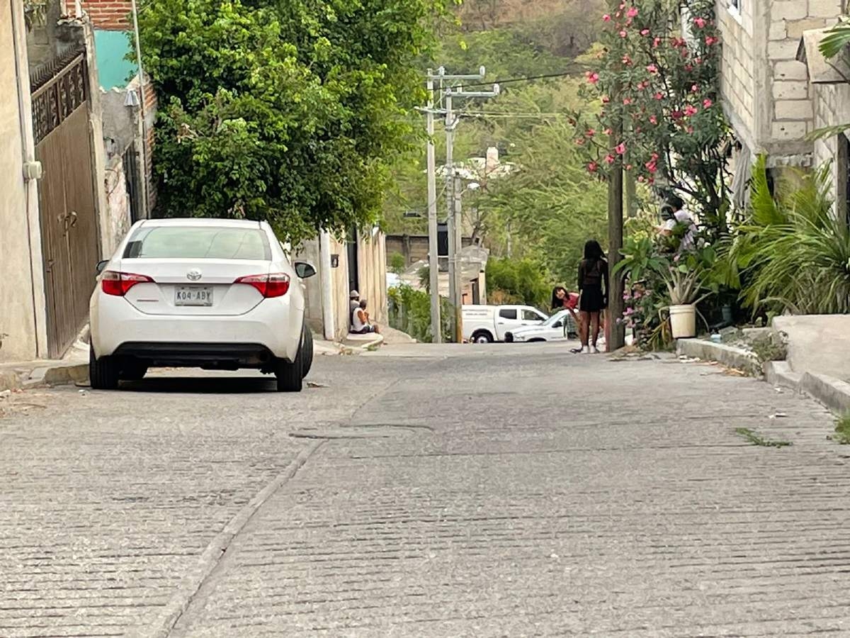 Murió al caer a una barranca con todo y auto