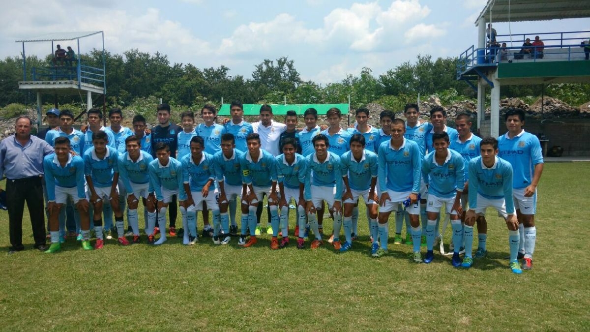 Se juegan las semifinales de la Cuarta División Premier