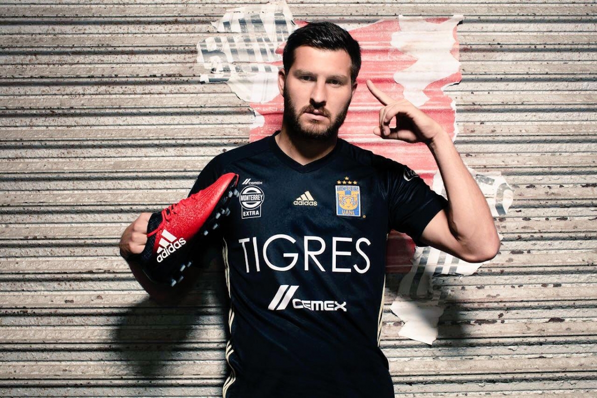VIDEO: Gignac presenta el tercer uniforme a la afición felina