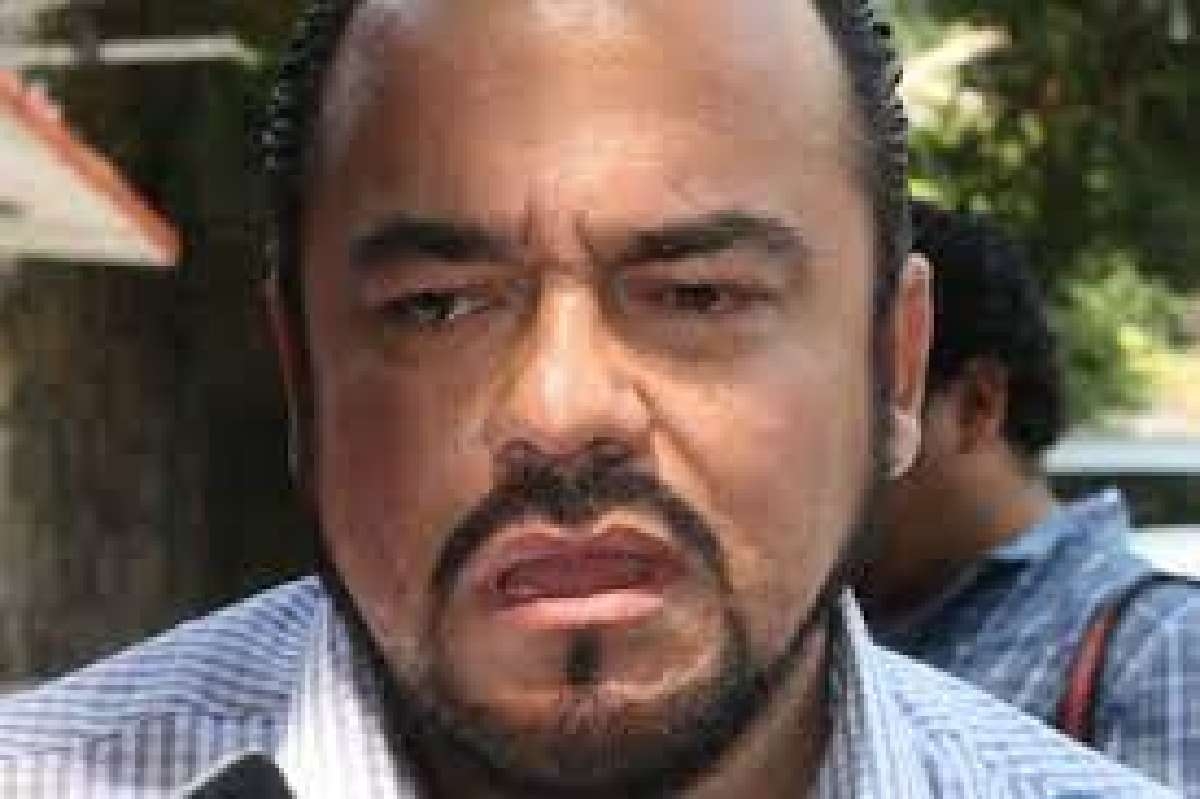 Candidato a diputado favoreció a su secretaria con “pensión dorada” para su mamá