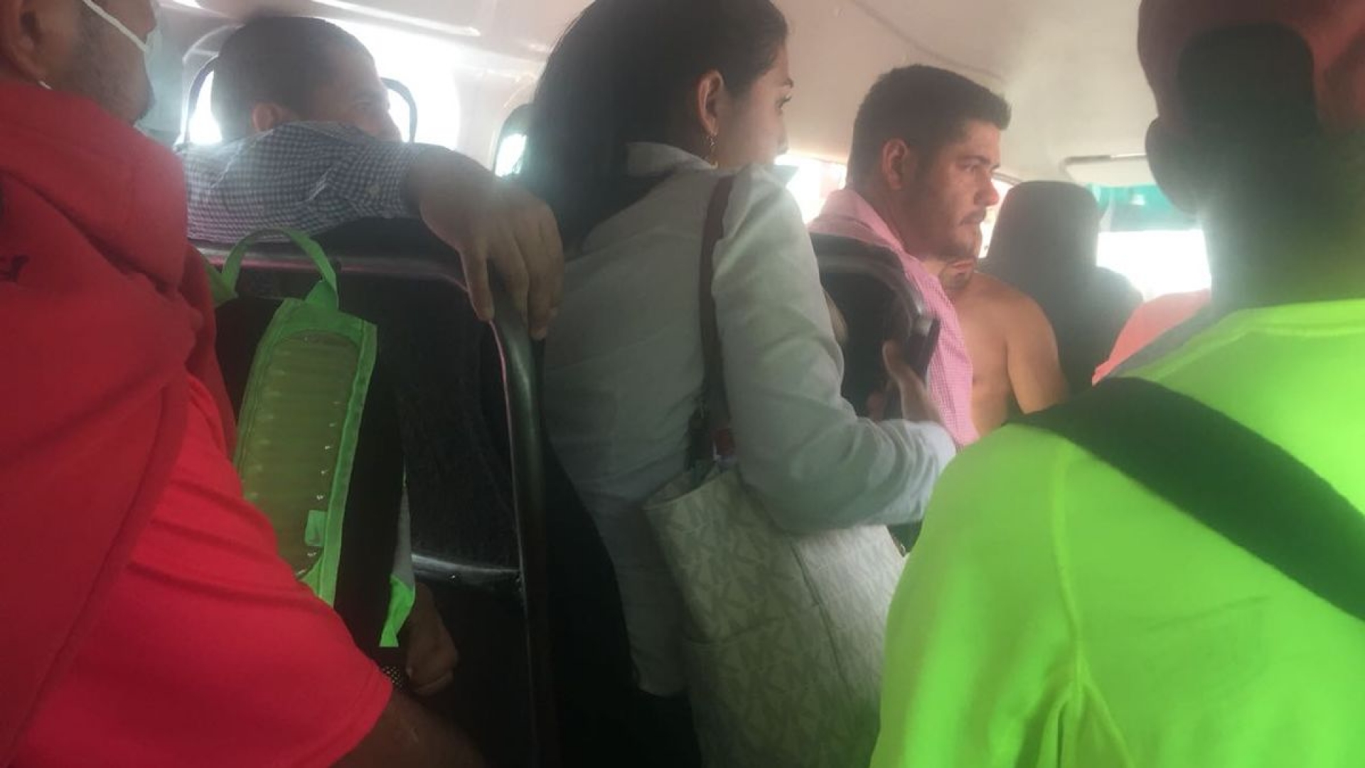 Bloquean habitantes de los Altos carreteras de Cuautla en protesta por inseguridad