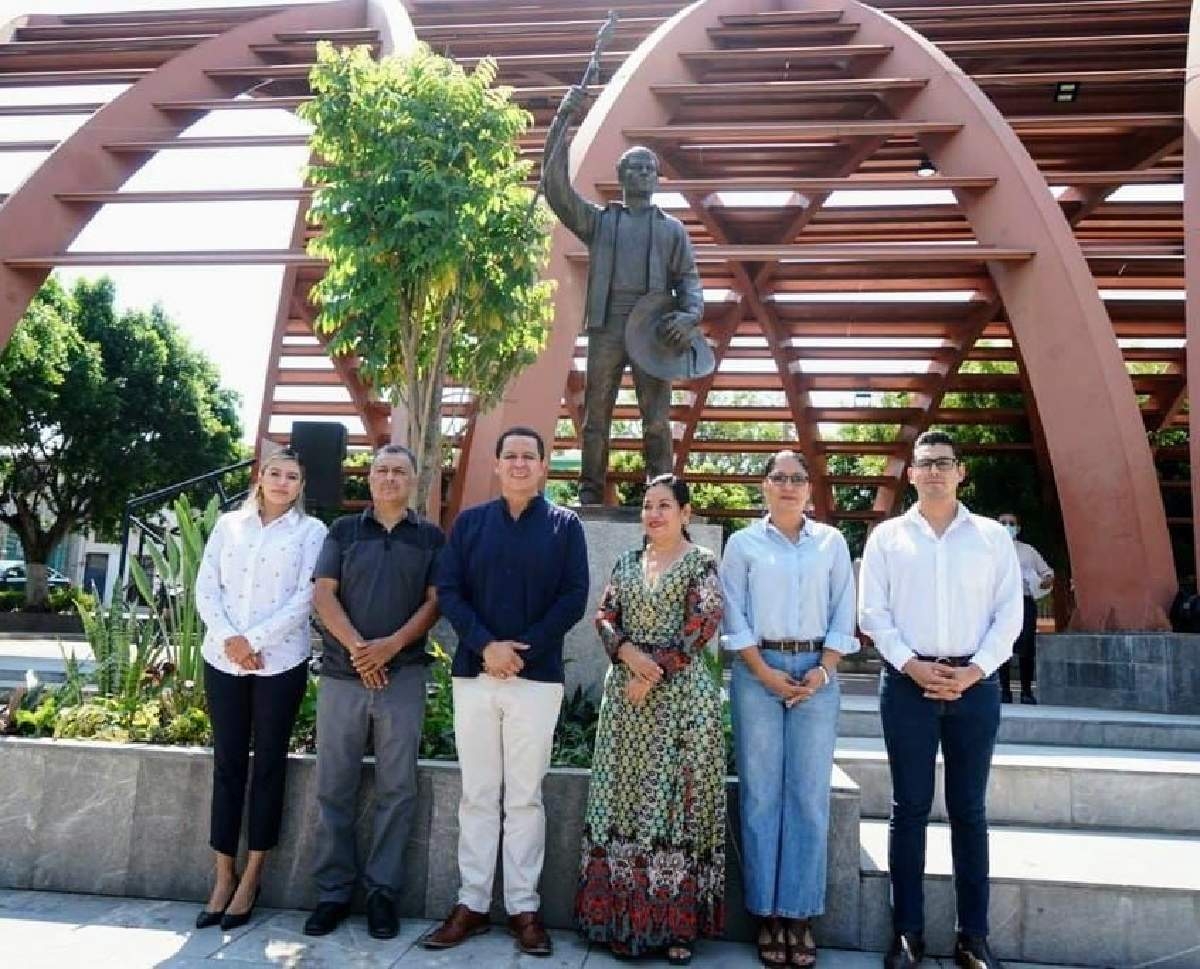 Inauguran escultura de Juan Antonio Tlaxcoapan en Jojutla