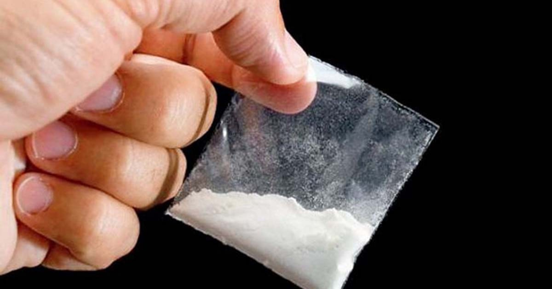 Detienen a un hombre en presunta posesión de “cristal”