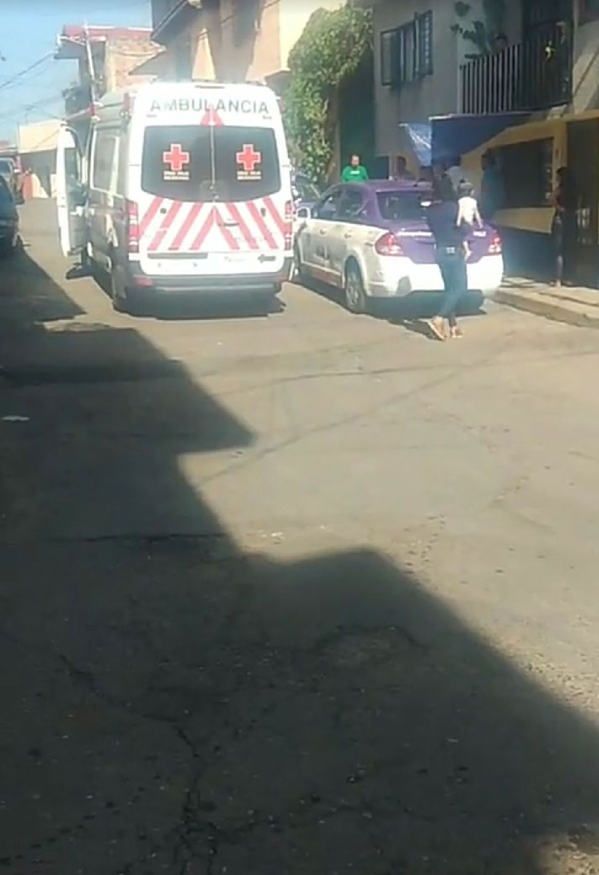 Taxista recibe cachazo al oponerse a un asalto