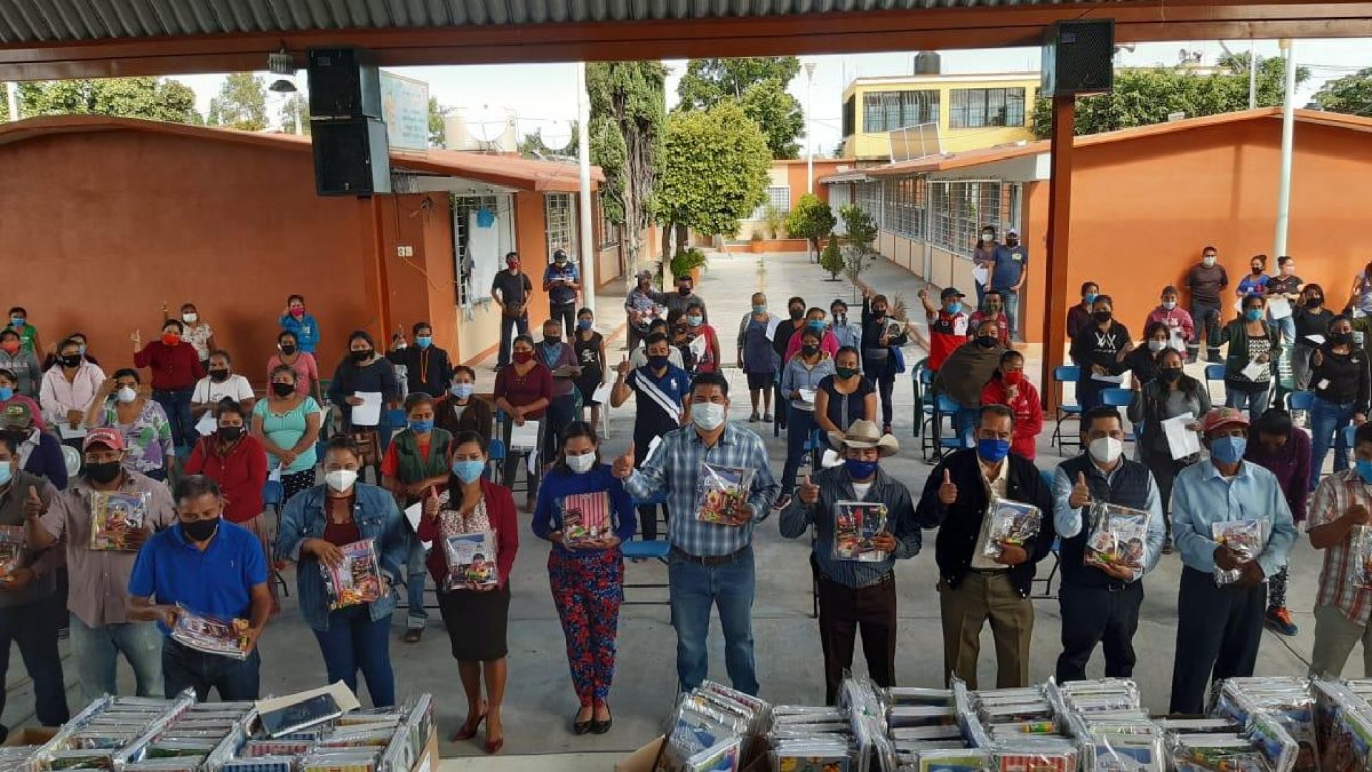 Concluye alcalde de Yecapixtla entrega de útiles escolares