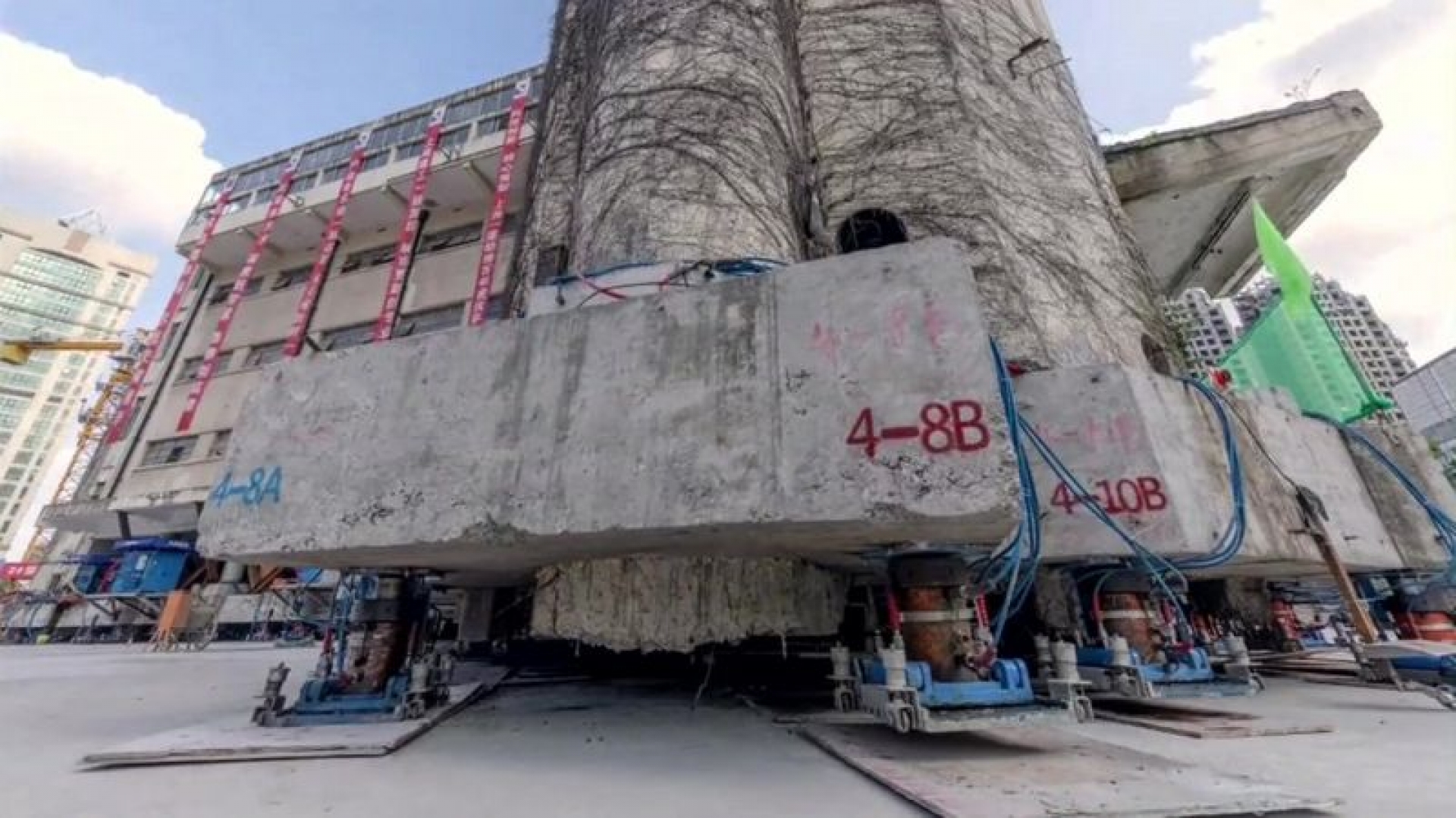 Así fue el increíble traslado de un edificio escolar de 7.600 toneladas en Shanghái