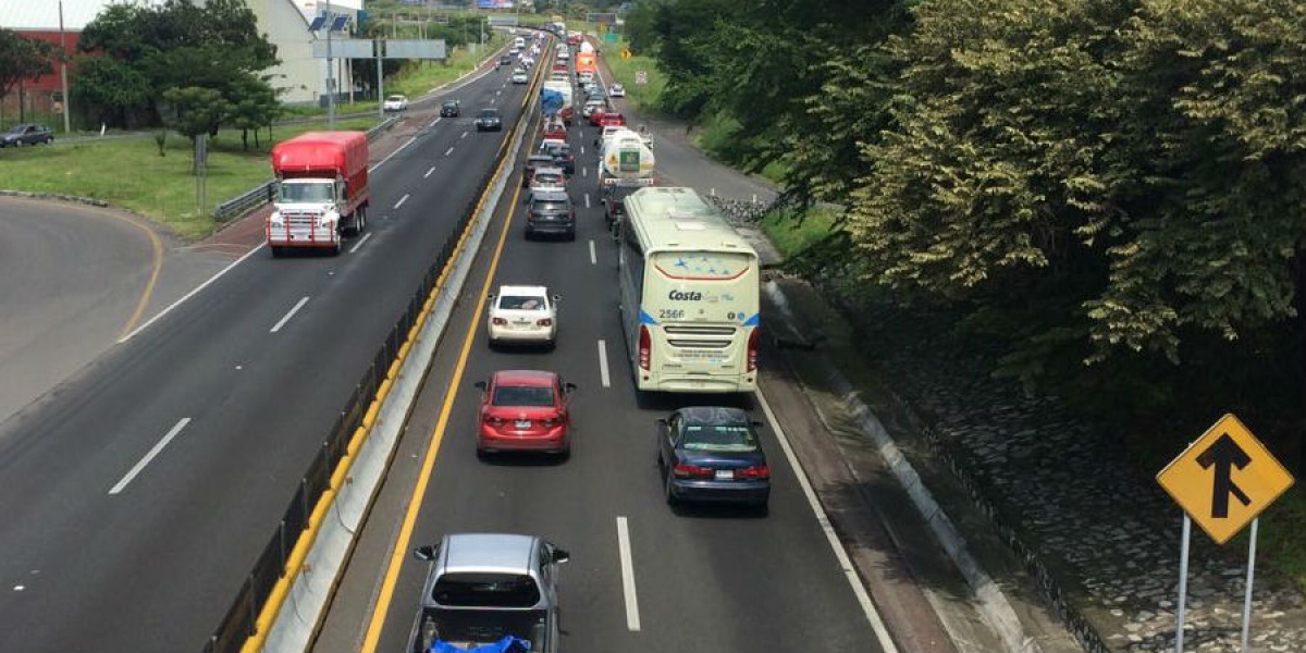 Se registra tránsito vehicular lento en la autopista México-Acapulco