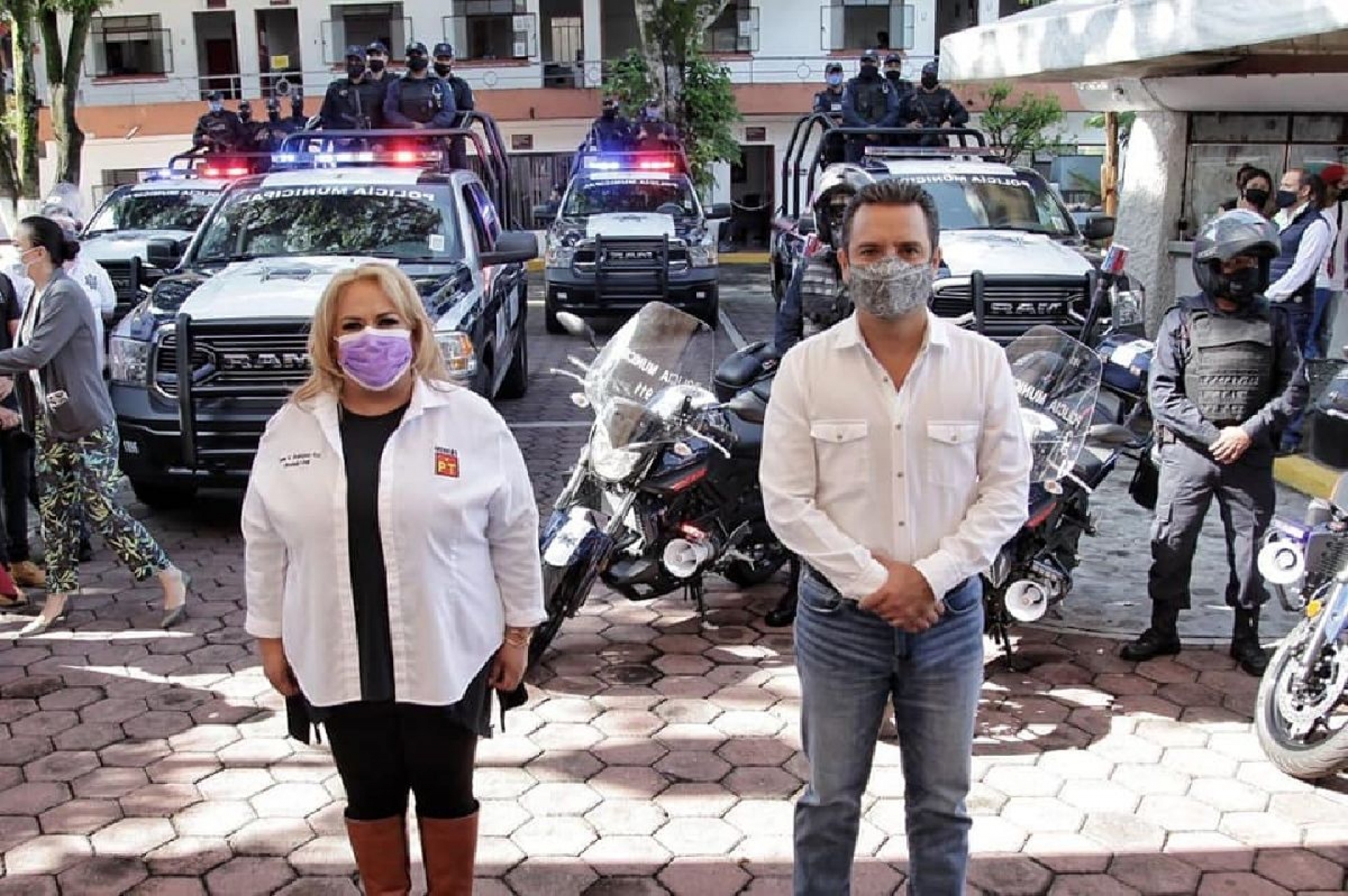 Entrega Villalobos equipo, uniformes y vehículos a la SSP Cuernavaca