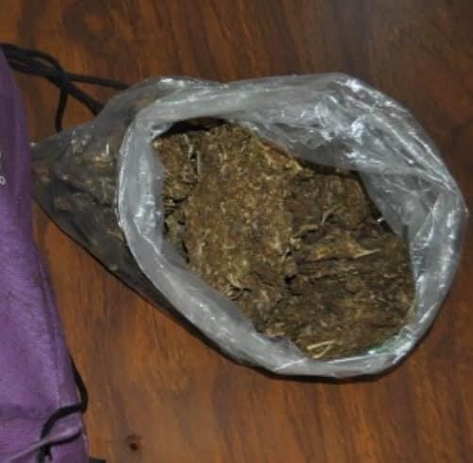 Atrapan a pareja en posesión de marihuana
