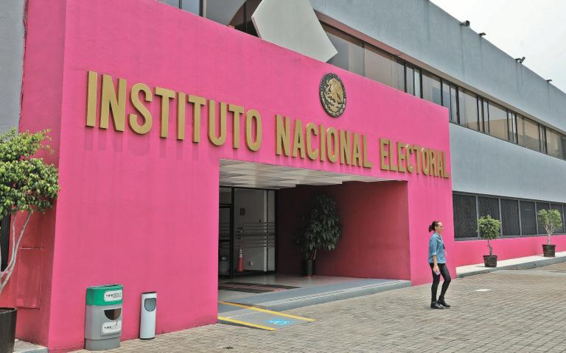 INE asegura que la nueva credencial 'será prácticamente infalsificable'