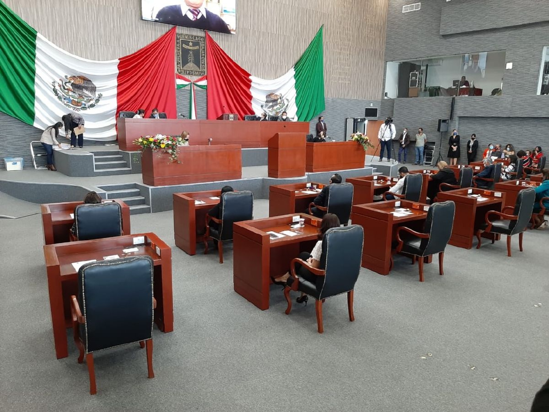 Analiza Congreso autorizar incrementos en impuestos municipales