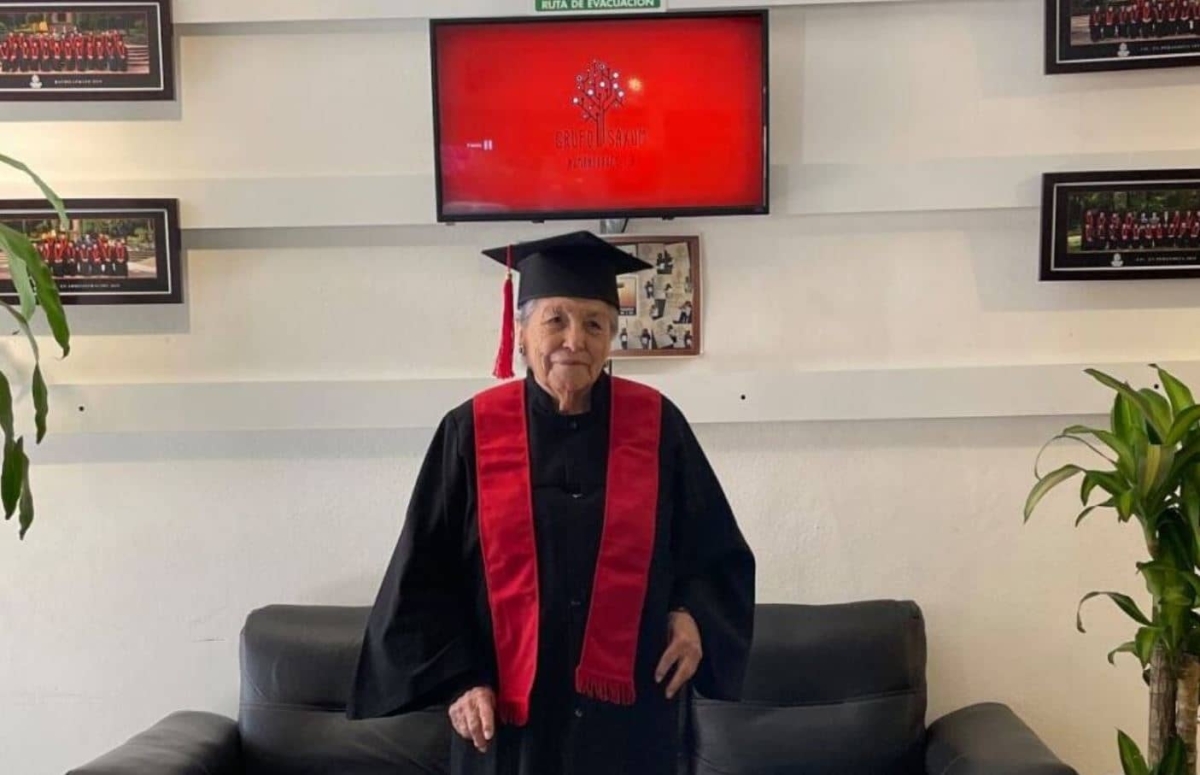 Se gradúa de 93 años como licenciada en Administración