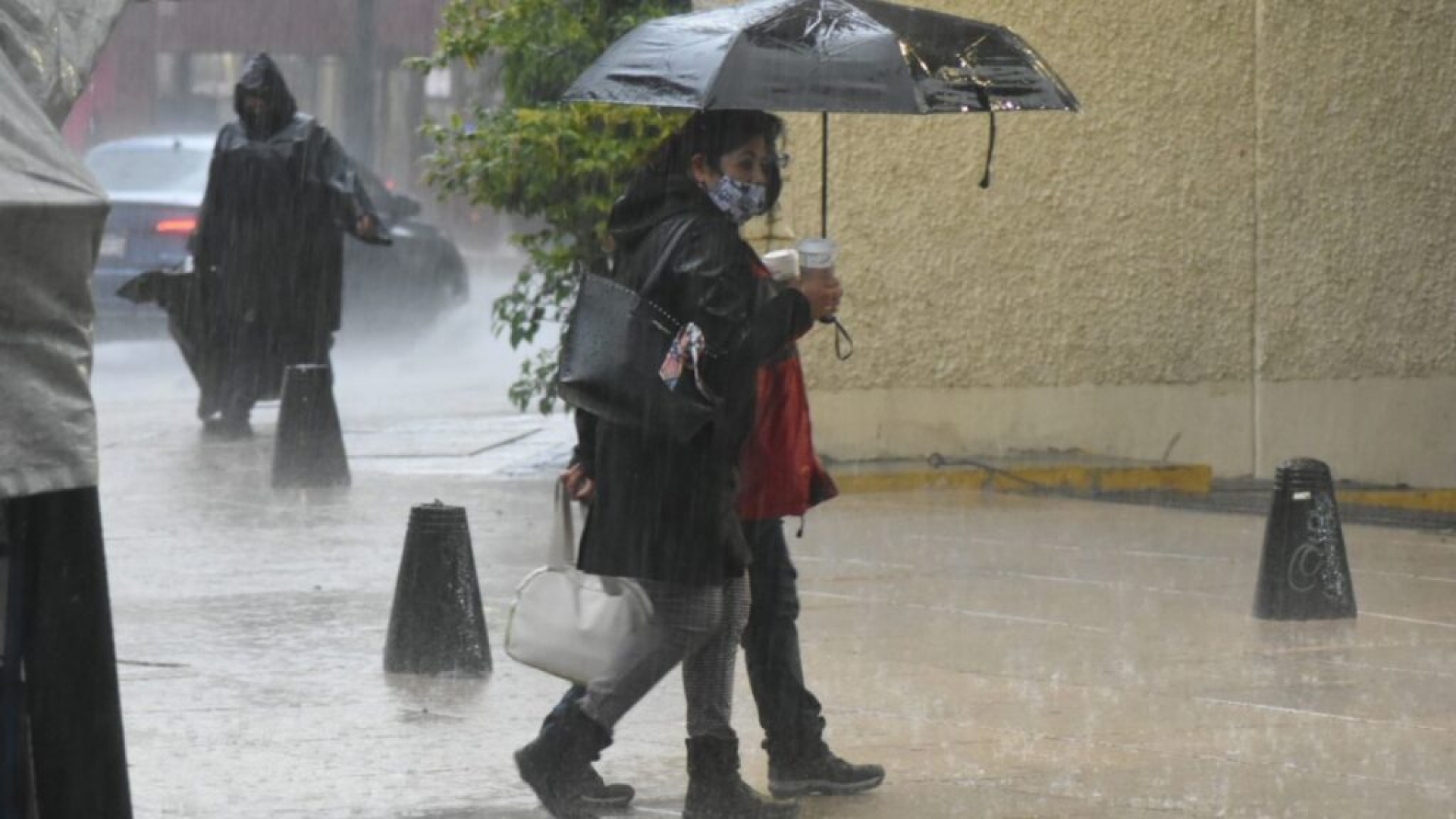 Dos zonas de baja presión con potencial ciclónico provocarán lluvias