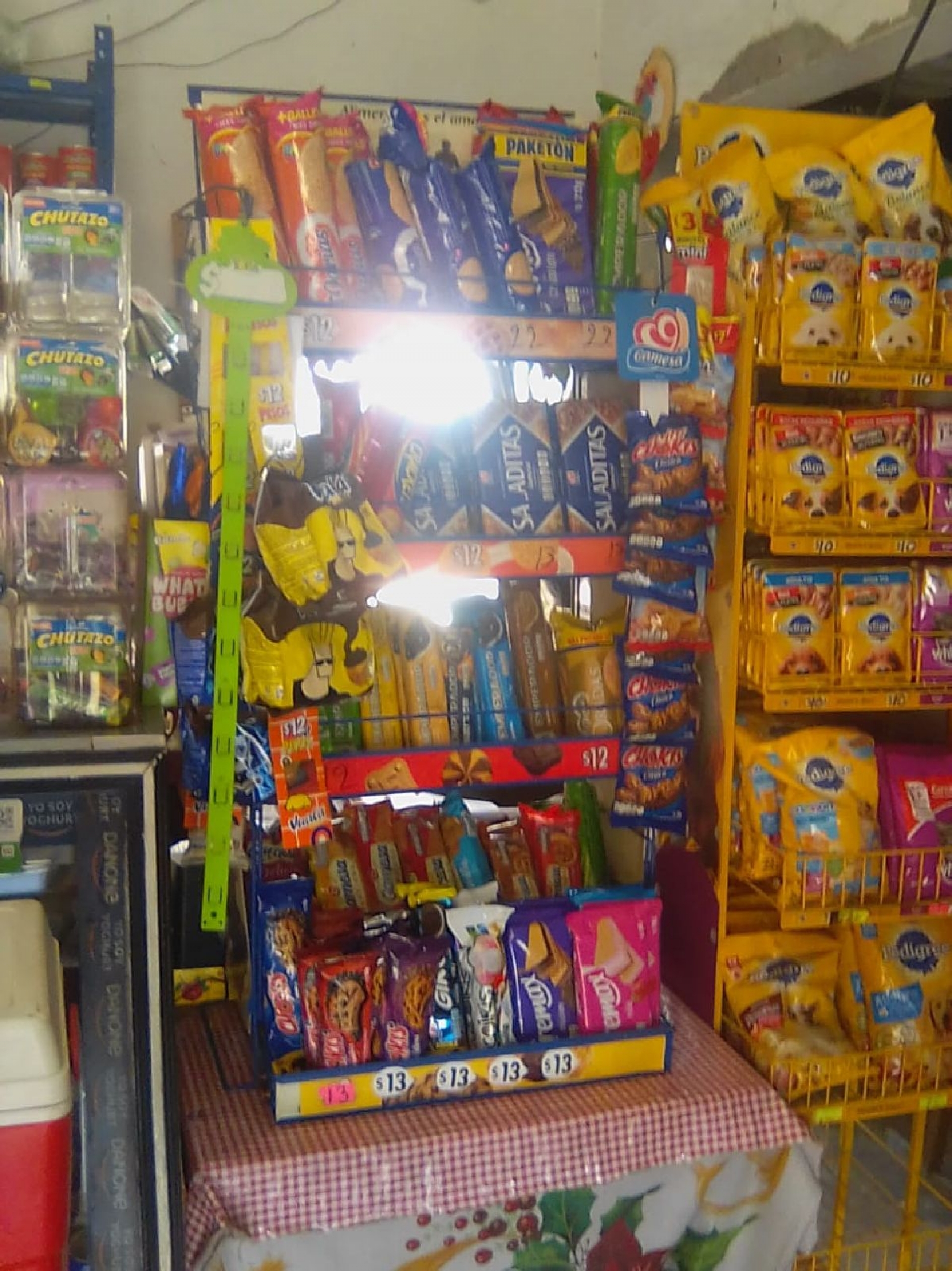 Las tienditas de la esquina no han dejado de vender