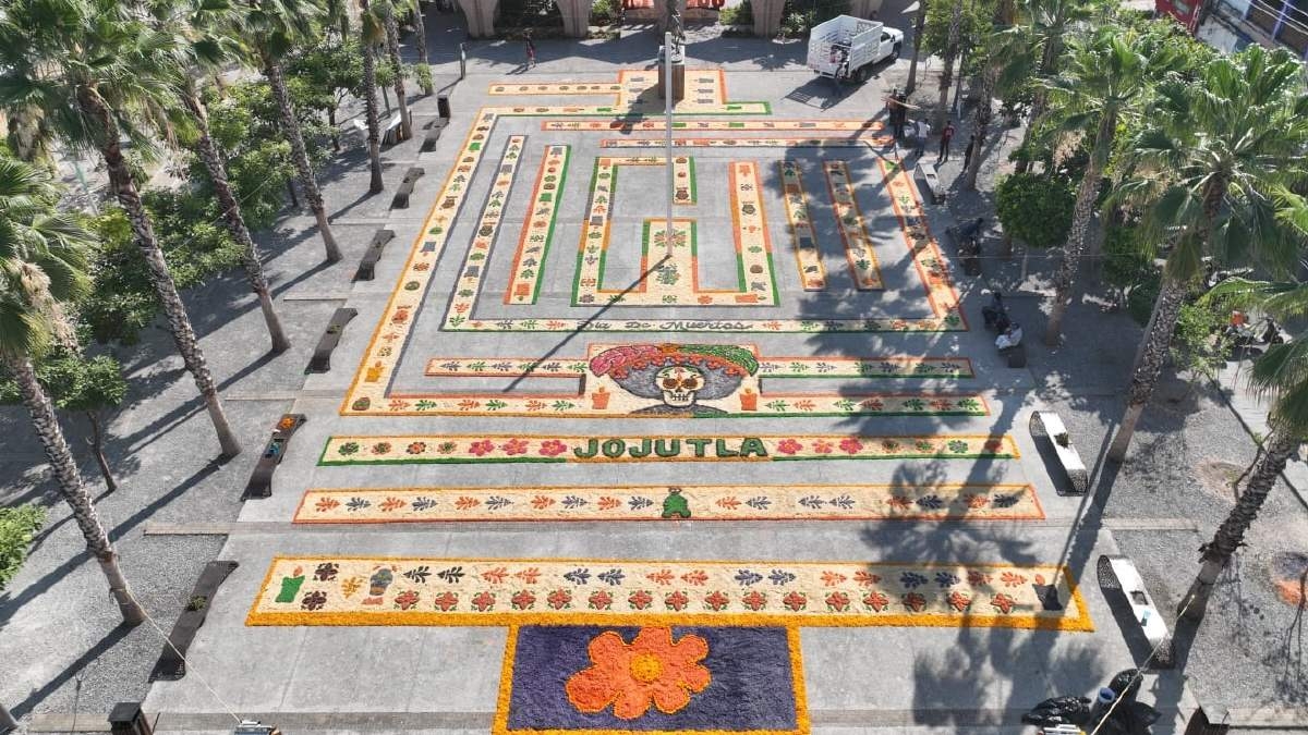 Realizan tapete de aserrín de casi dos kilómetros de longitud