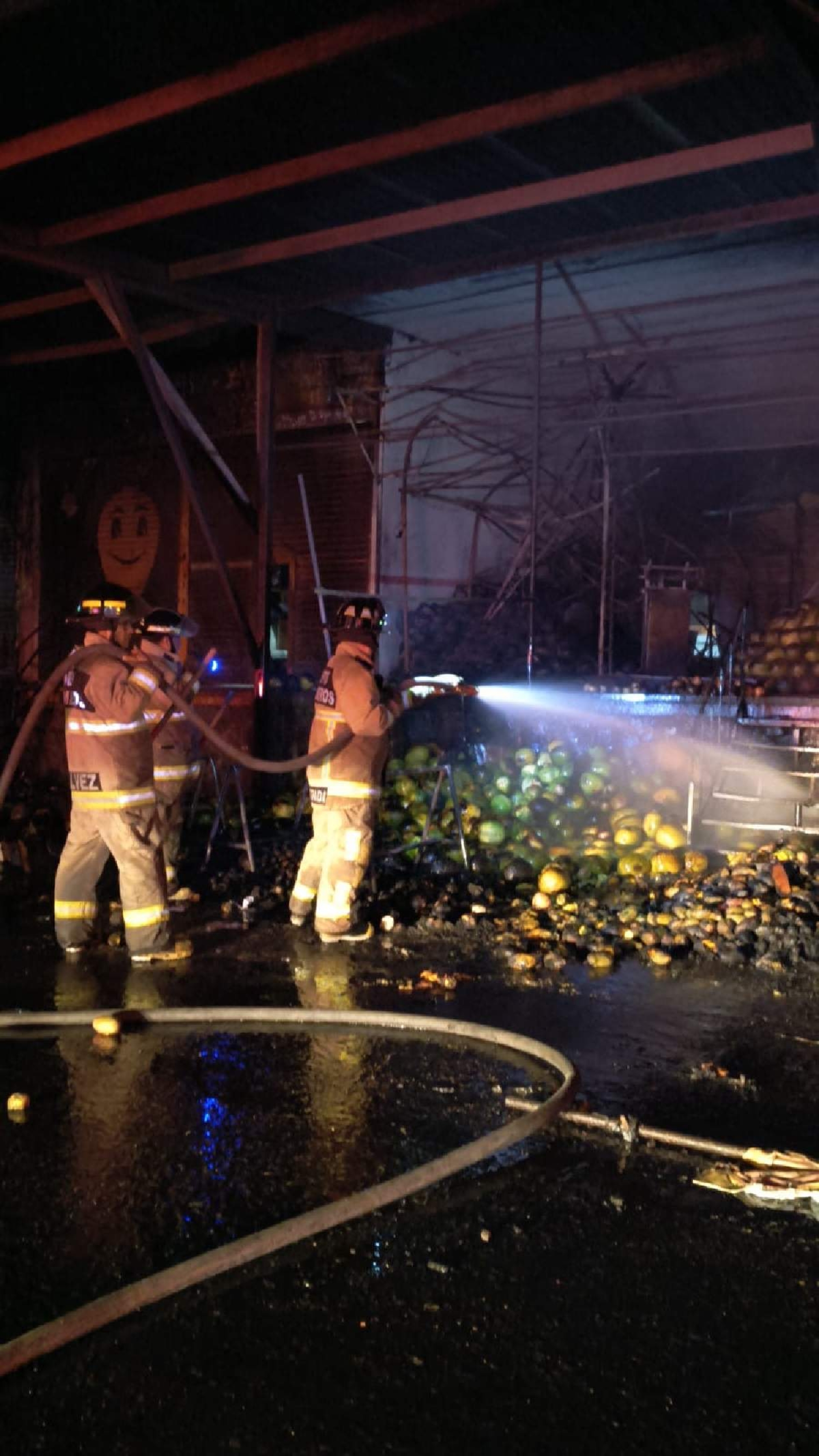 Incendio en bodegas de la Plaza “12 de Octubre” preocupa a comerciantes