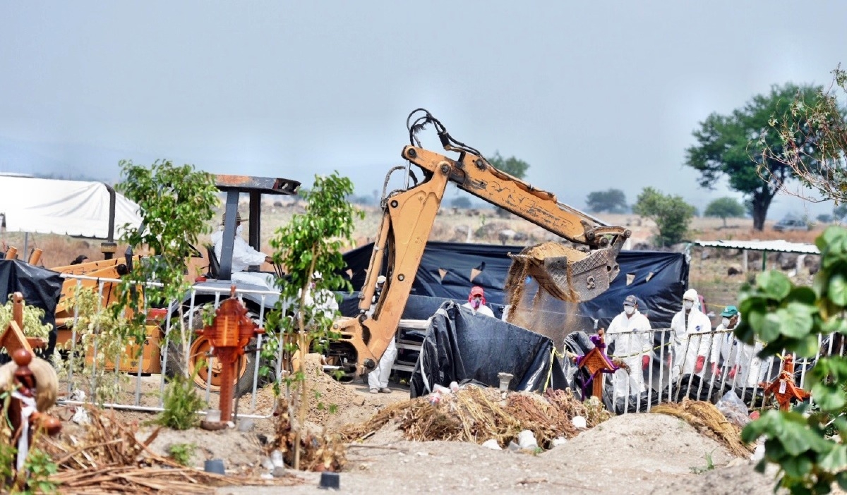 Están por concluir exhumación de cuerpos en fosas de Tetelcingo