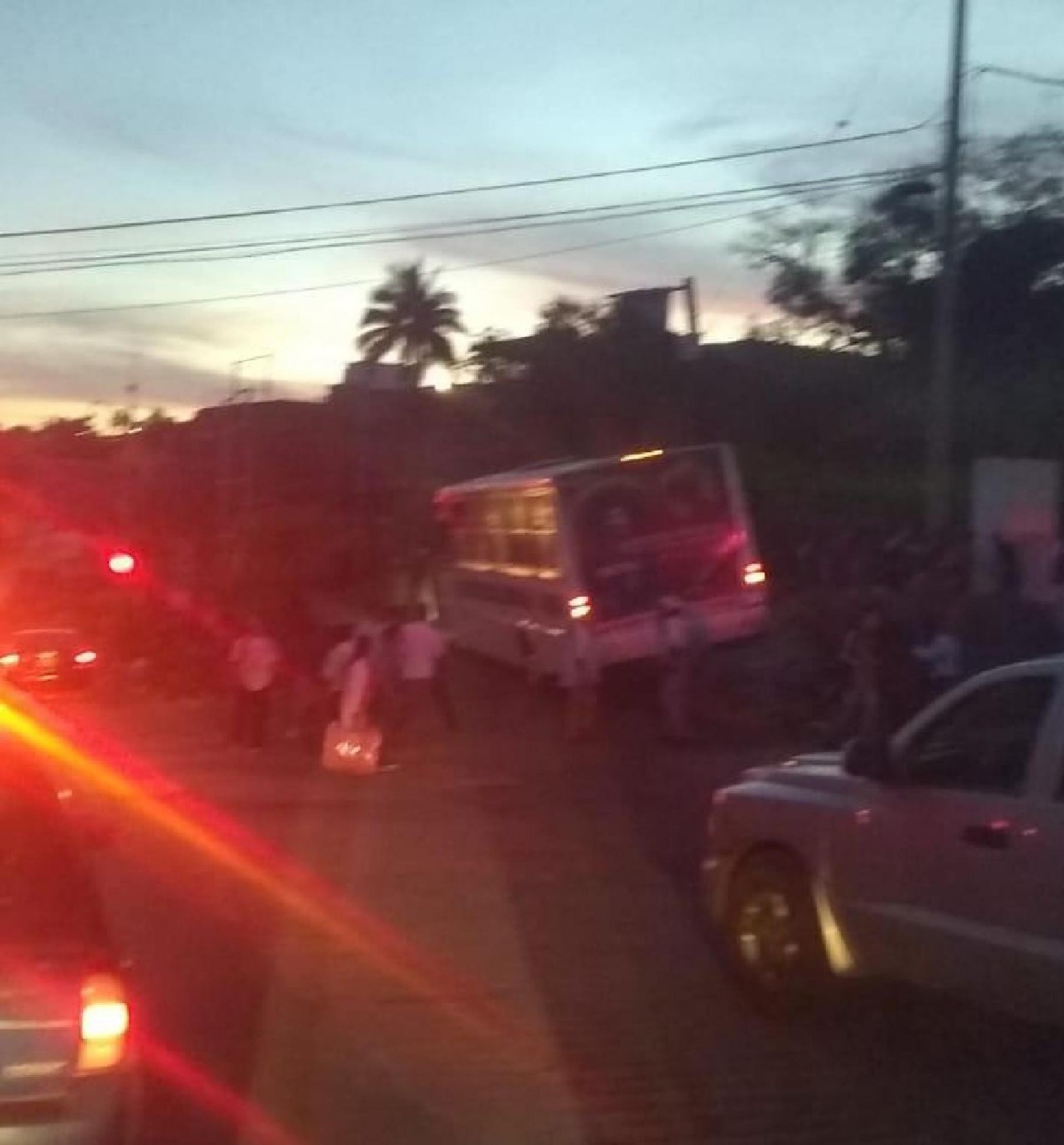 Se impacta una ruta al quedarse sin frenos
